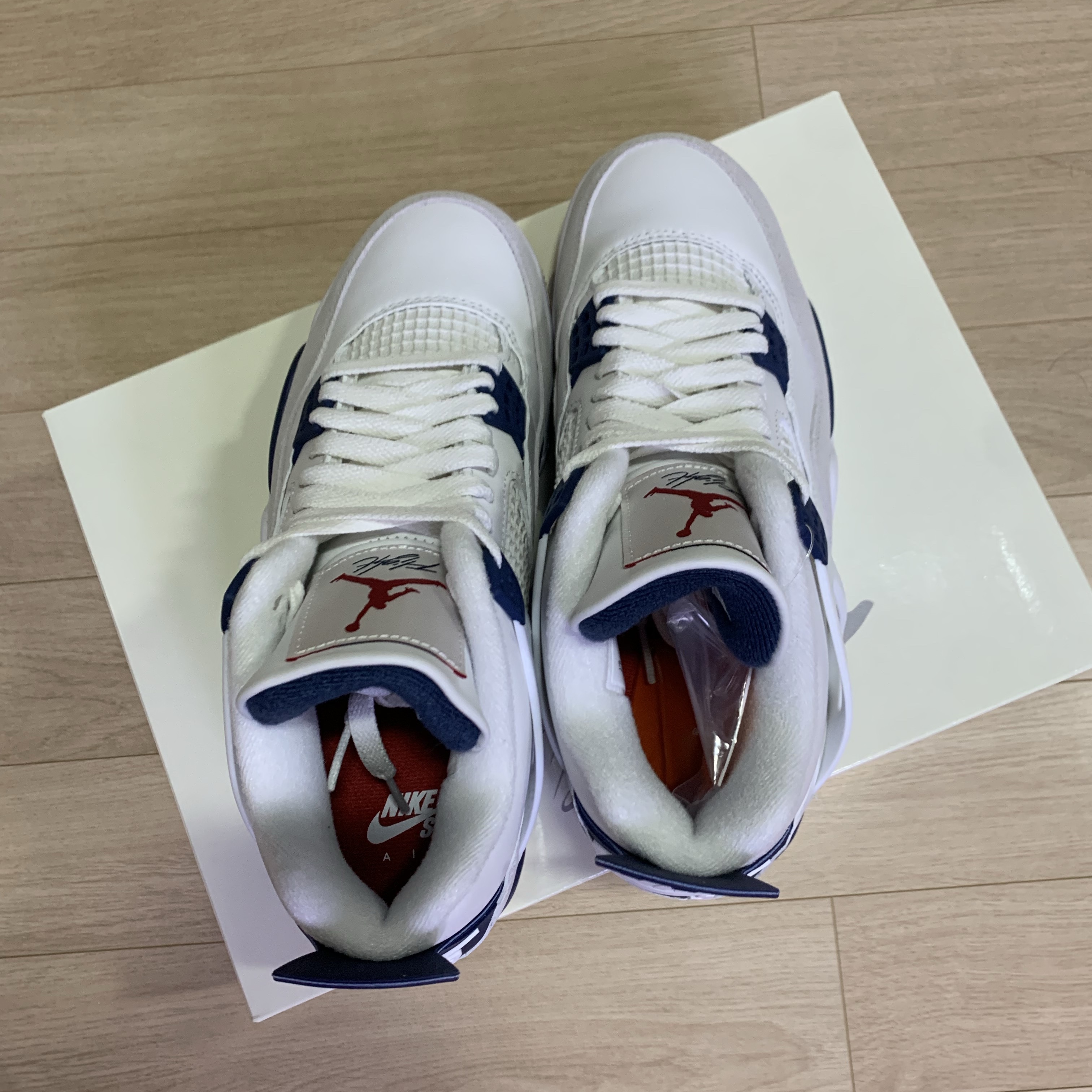 Jordan 4 x Nike SB Retro SP Navy, (W) Jordan 4 Retro Vivid Sulfur 착용 스타일 - 5