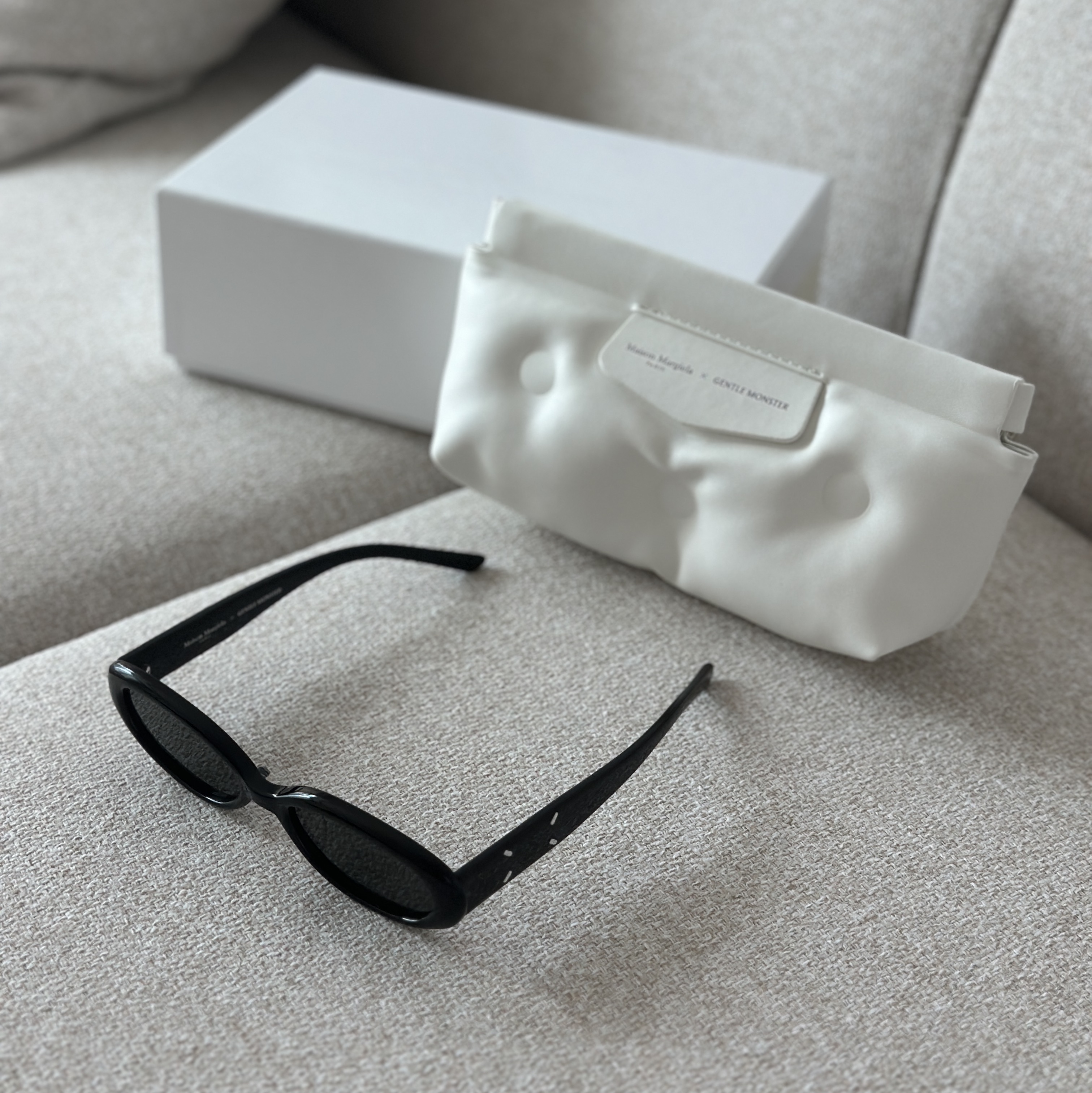 Gentle Monster x Maison Margiela MM206 Black Gray 착용 스타일