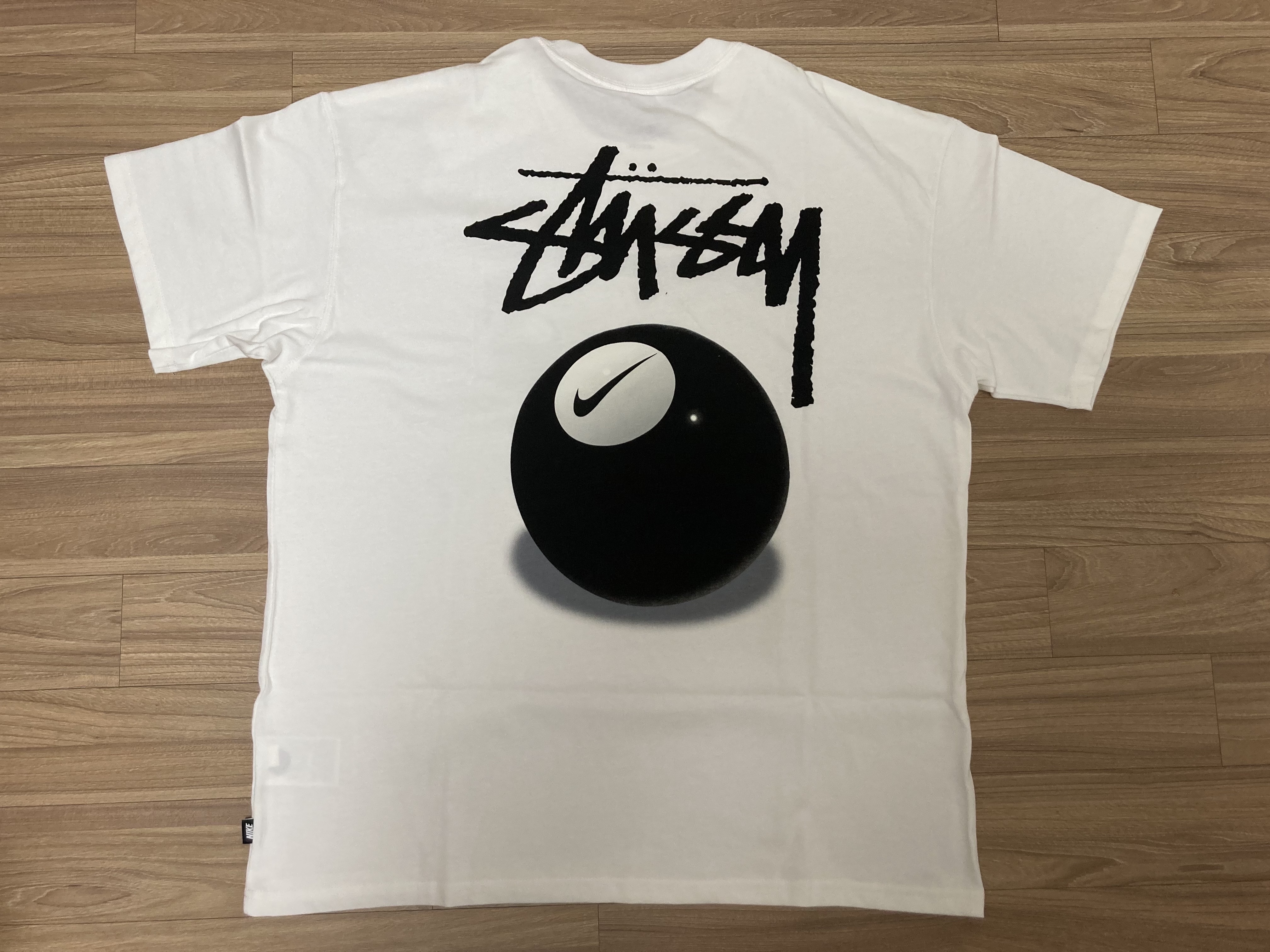 Nike x Stussy NRG FL SS 8 Ball T-Shirt White (DO9322-100) 착용 스타일 - 2