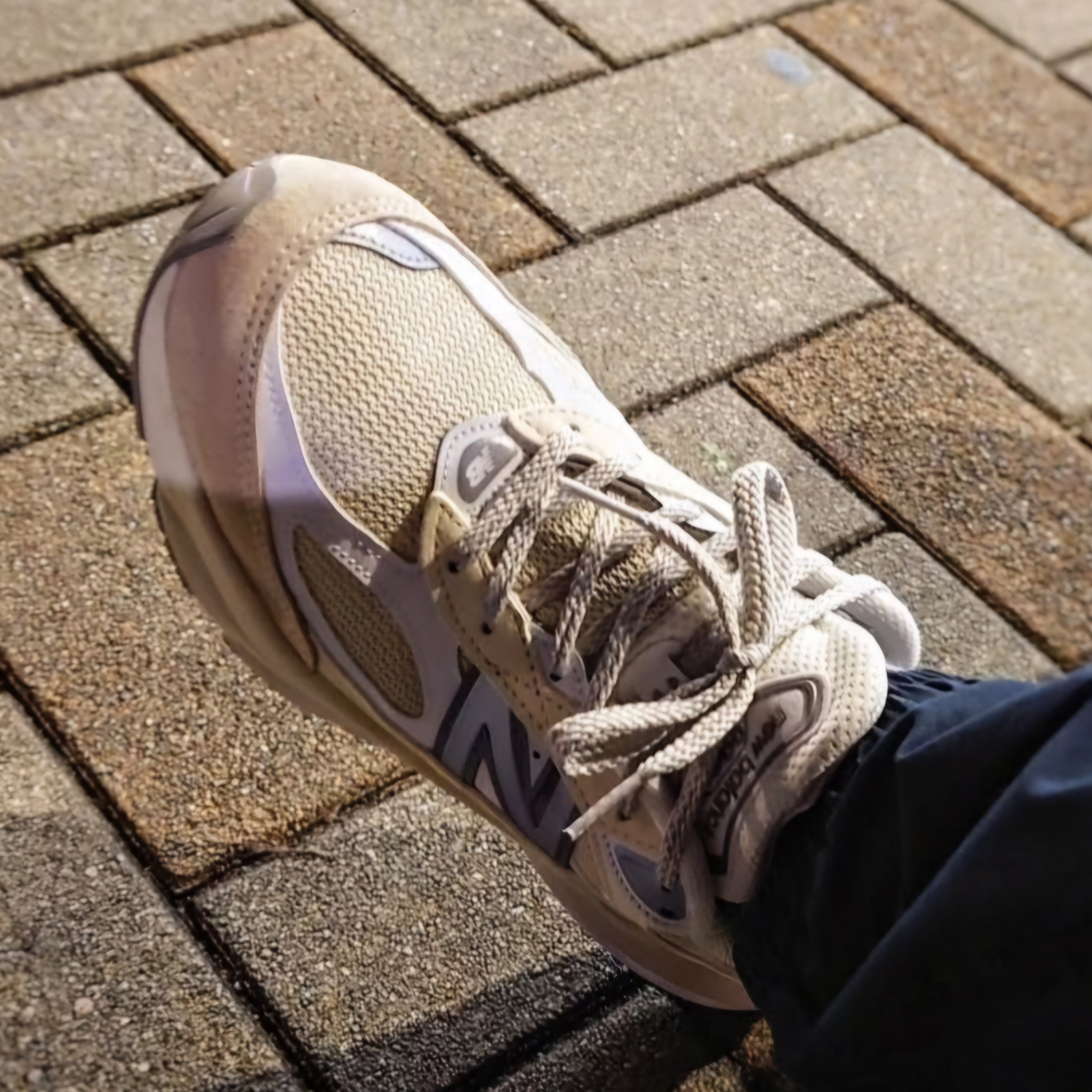 New Balance 990v6 Made in USA Cream Mindful Grey 착용 스타일
