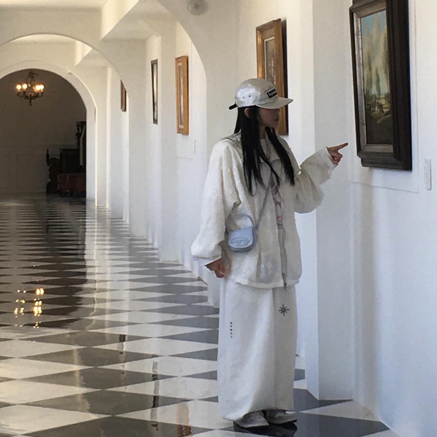 (W) Jordan 1 Mid Grey Fog, Diesel 1DR Mini Bag Plaque White 착용 스타일 - 1