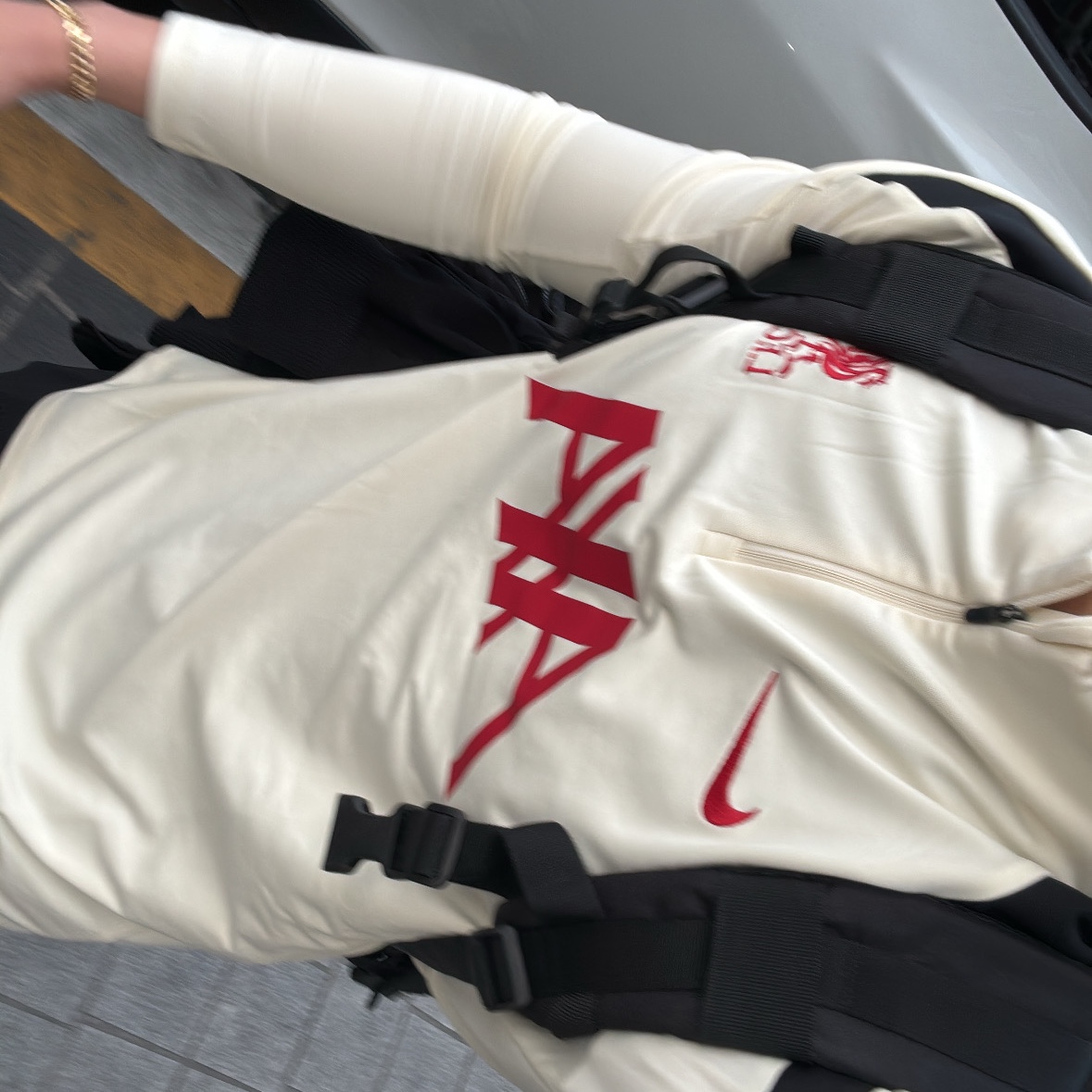 Nike Liverpool FC Strike Dri-Fit Football Drill Top Coconut Milk Black 착용 스타일