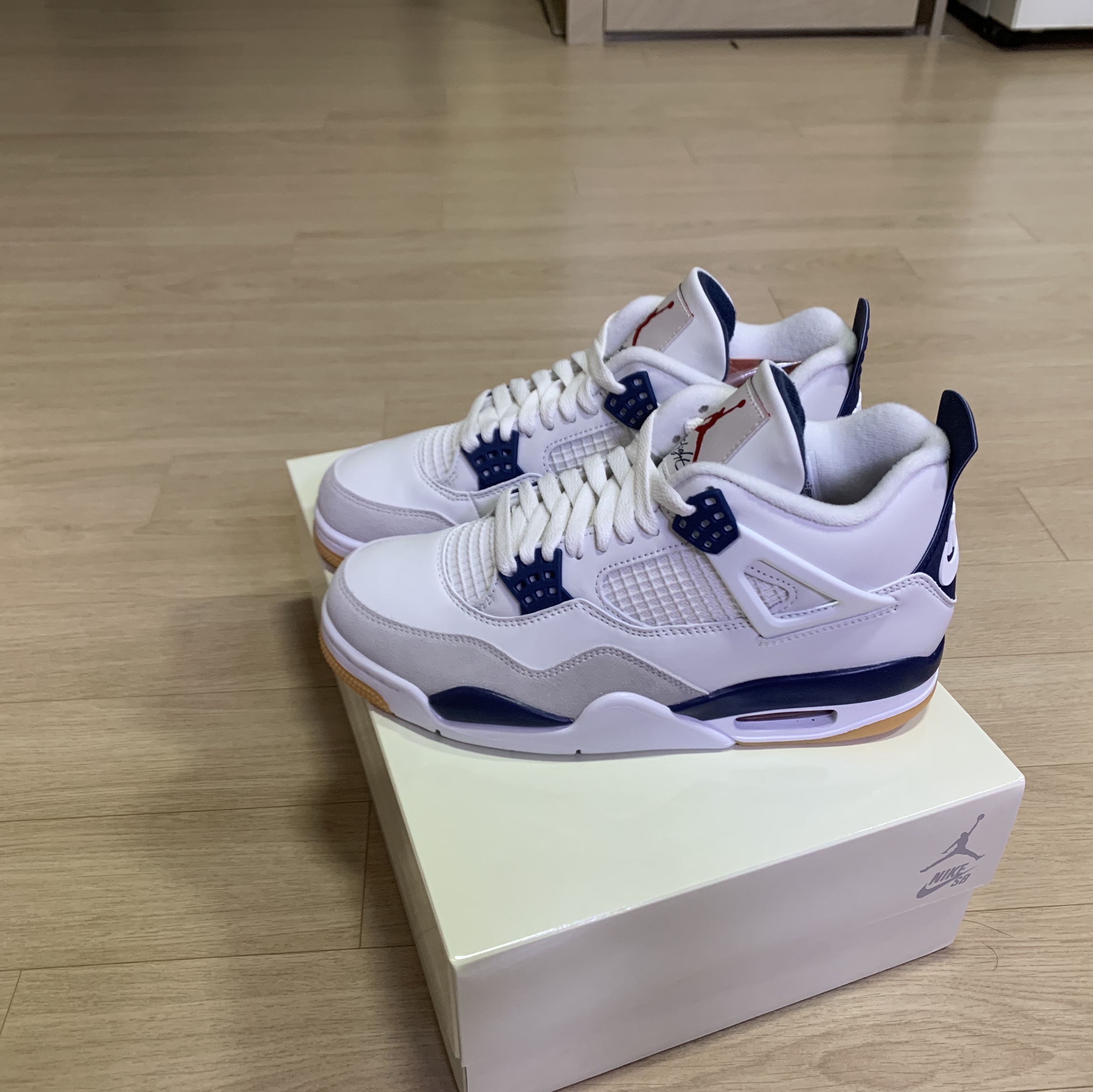 Jordan 4 x Nike SB Retro SP Navy, (W) Jordan 4 Retro Vivid Sulfur 착용 스타일 - 3