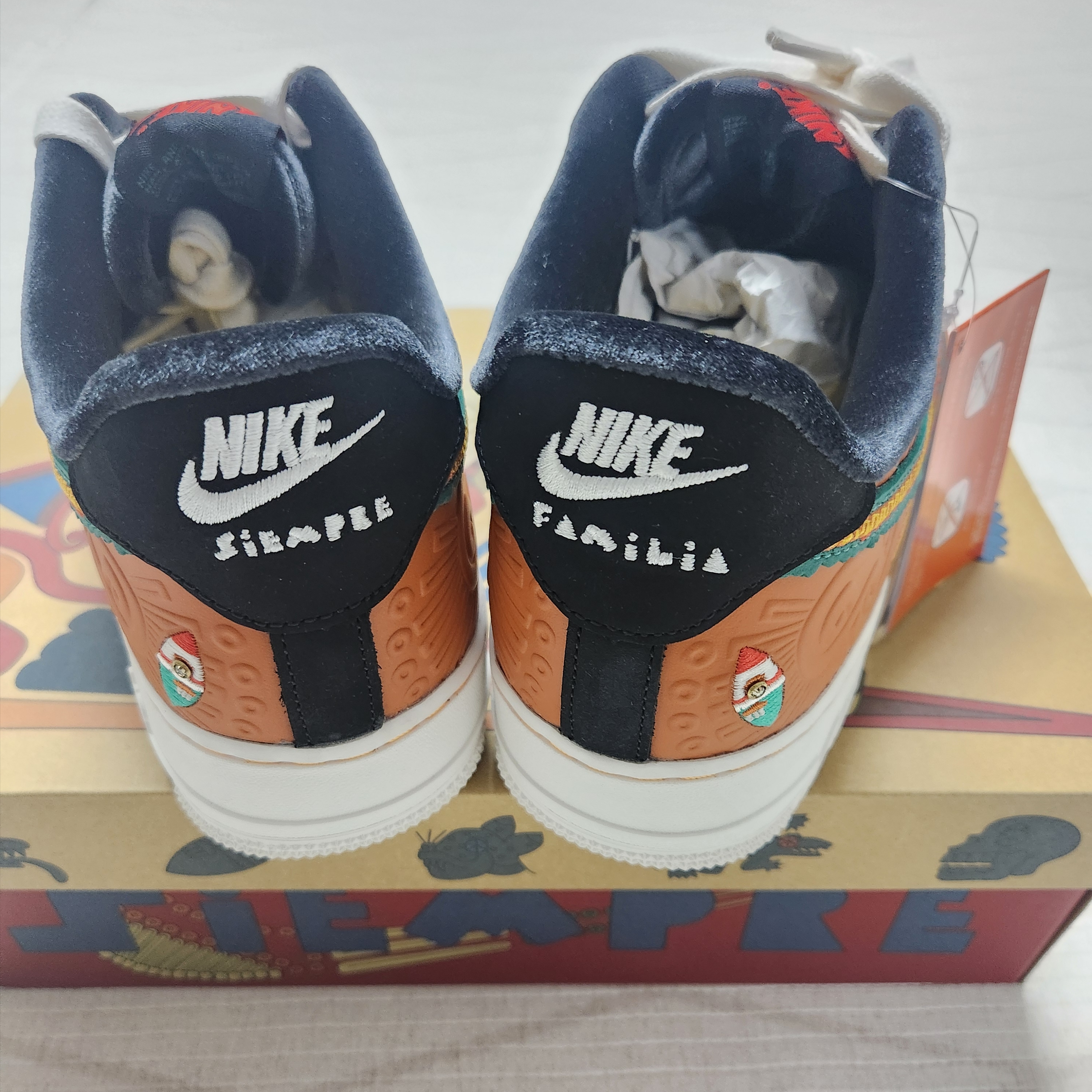 Nike Air Force 1 '07 LX Siempre Familia 착용 스타일 - 2