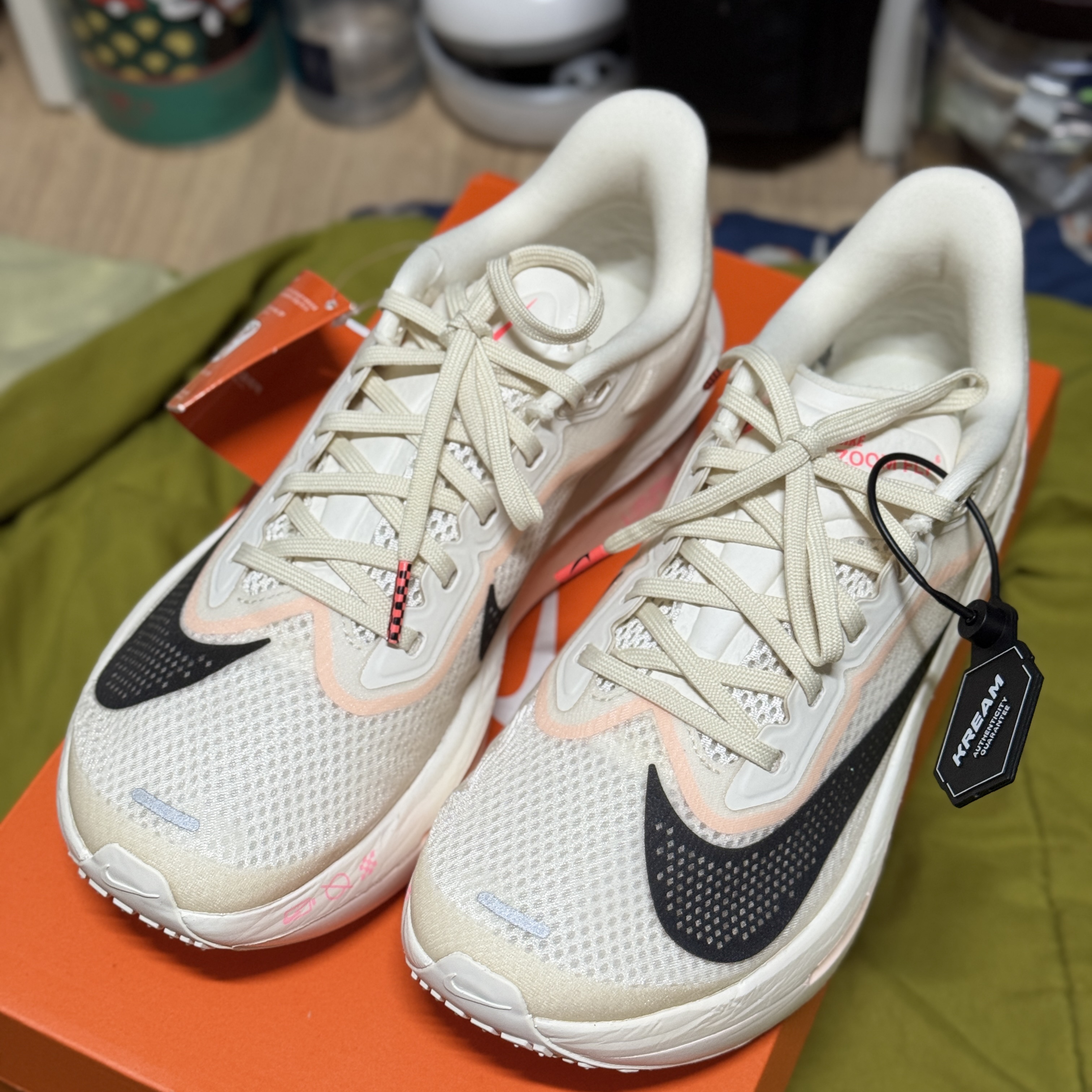 (W) Nike Zoom Fly 6 Pale Ivory Crimson Tint 착용 스타일 - 1