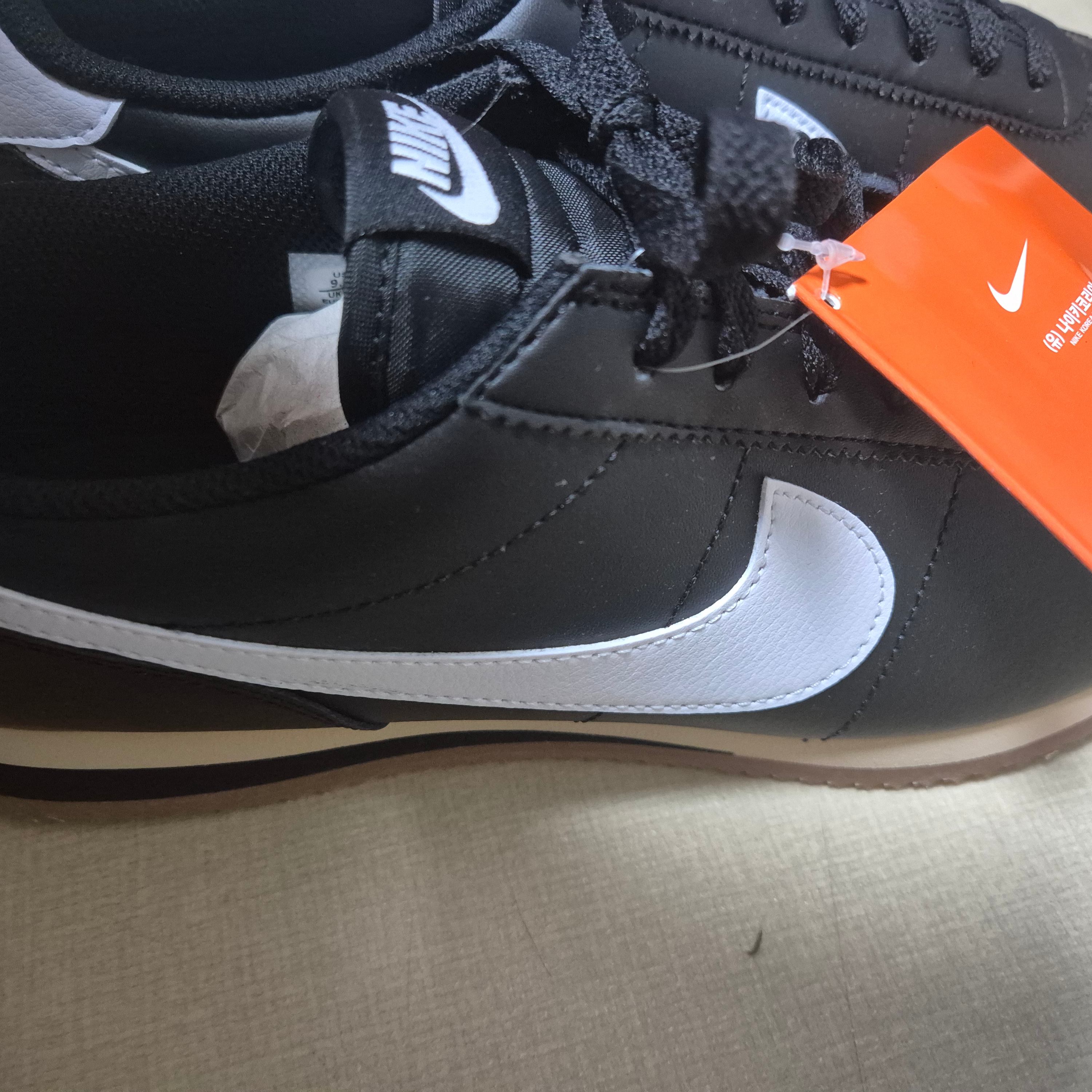 Nike Cortez Leather Black Gum Medium Brown 착용 스타일