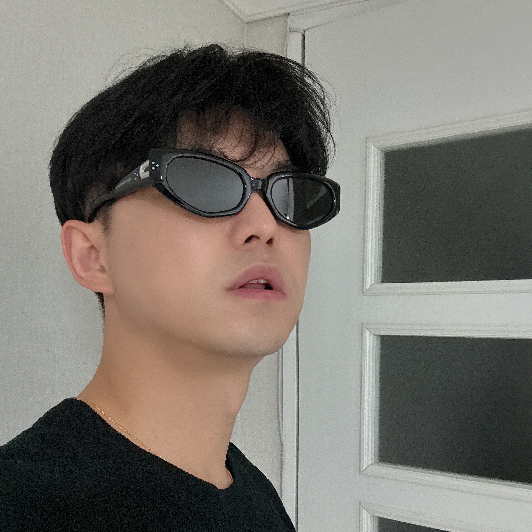 젠틀 몬스터 다다 01 블랙 착용 스타일 - 2