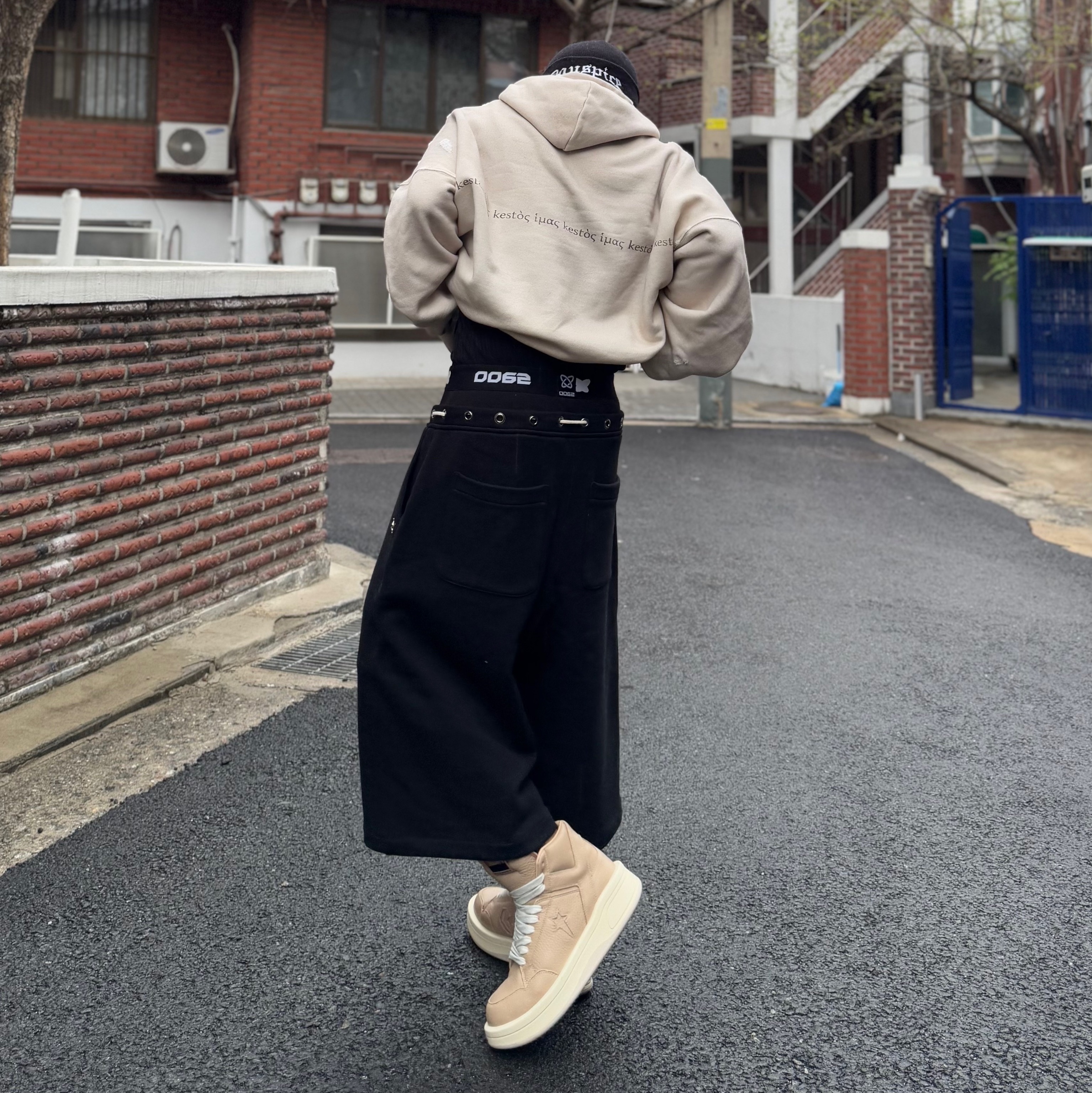 컨버스 x 다크쉐도우 터보웨폰 케이브 착용 스타일 - 2