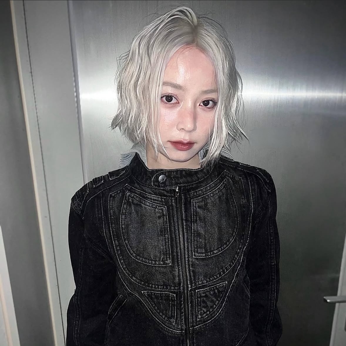 Gentle Monster x Maison Margiela MM206 Black Gray, Nike V2K Run Black Anthracite 착용 스타일