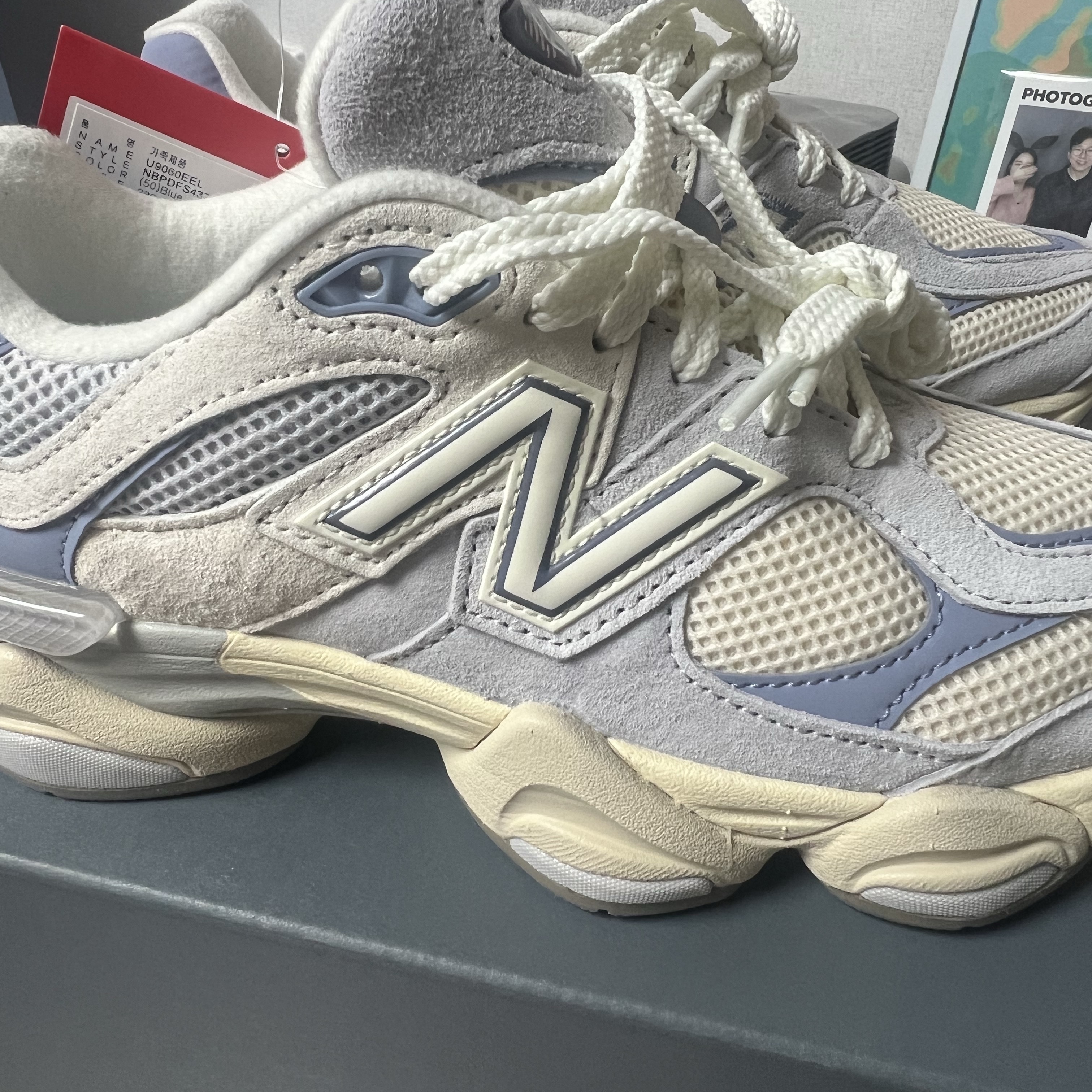 New Balance 9060 Pearl Grey Linen 착용 스타일 - 2