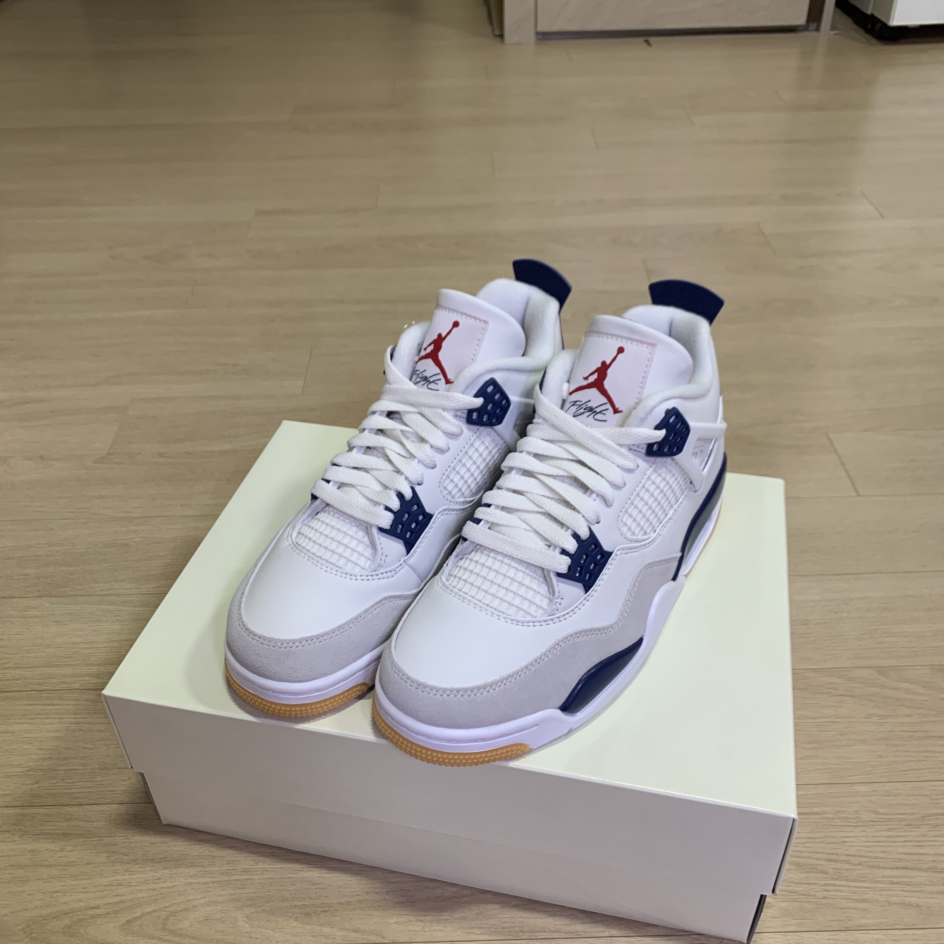 Jordan 4 x Nike SB Retro SP Navy, (W) Jordan 4 Retro Vivid Sulfur 착용 스타일 - 2