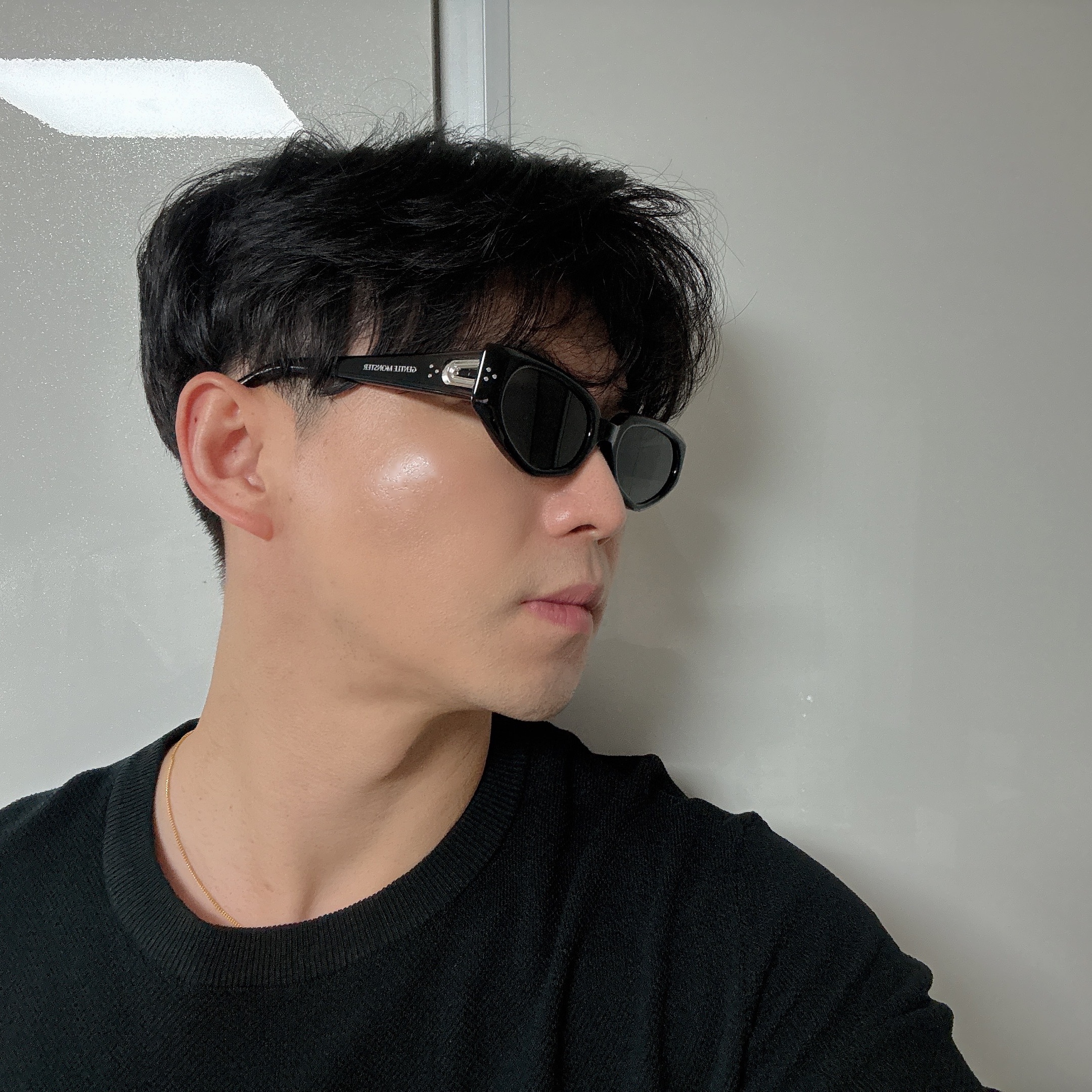 젠틀 몬스터 다다 01 블랙 착용 스타일 - 3