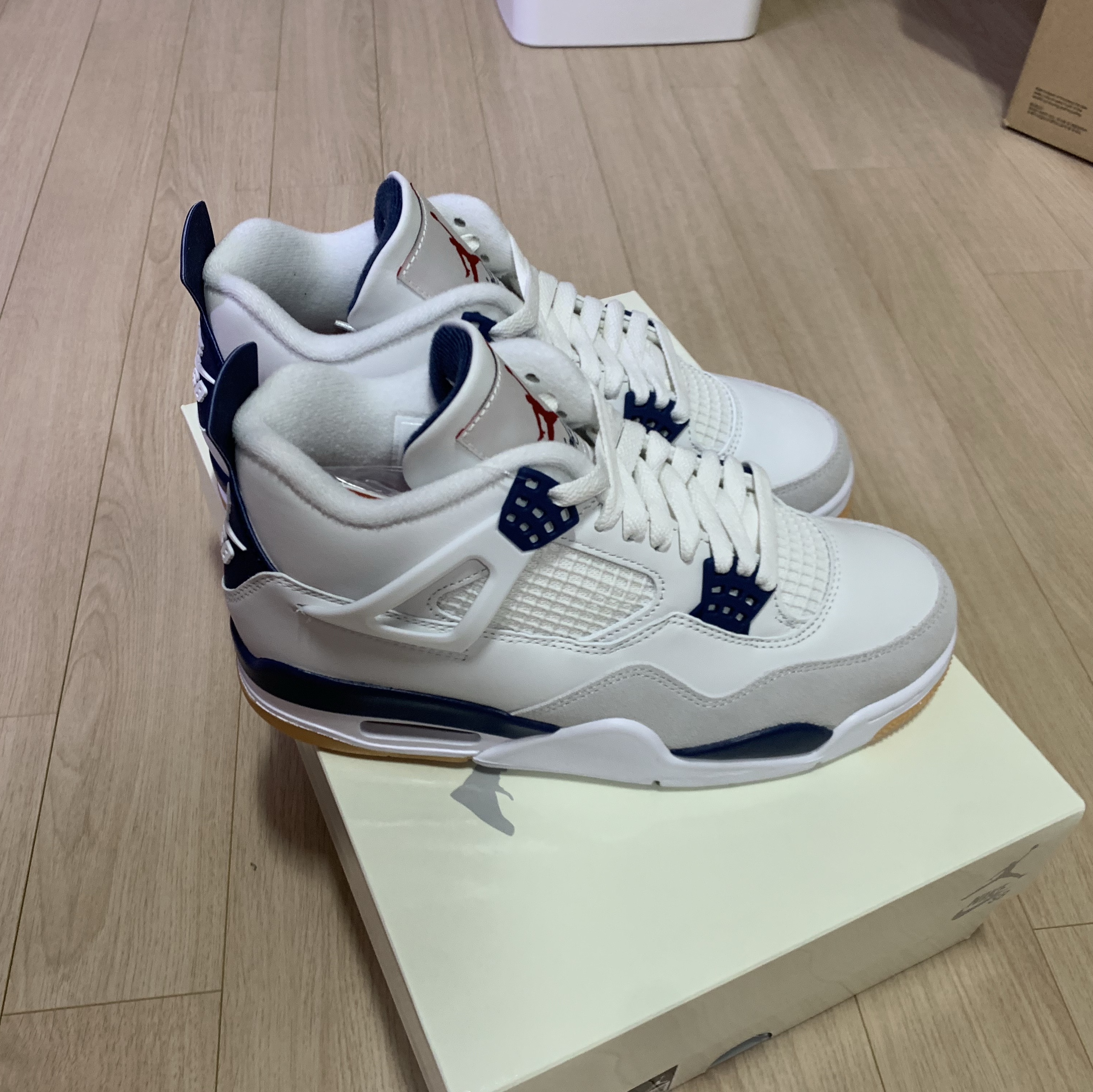Jordan 4 x Nike SB Retro SP Navy, (W) Jordan 4 Retro Vivid Sulfur 착용 스타일 - 4