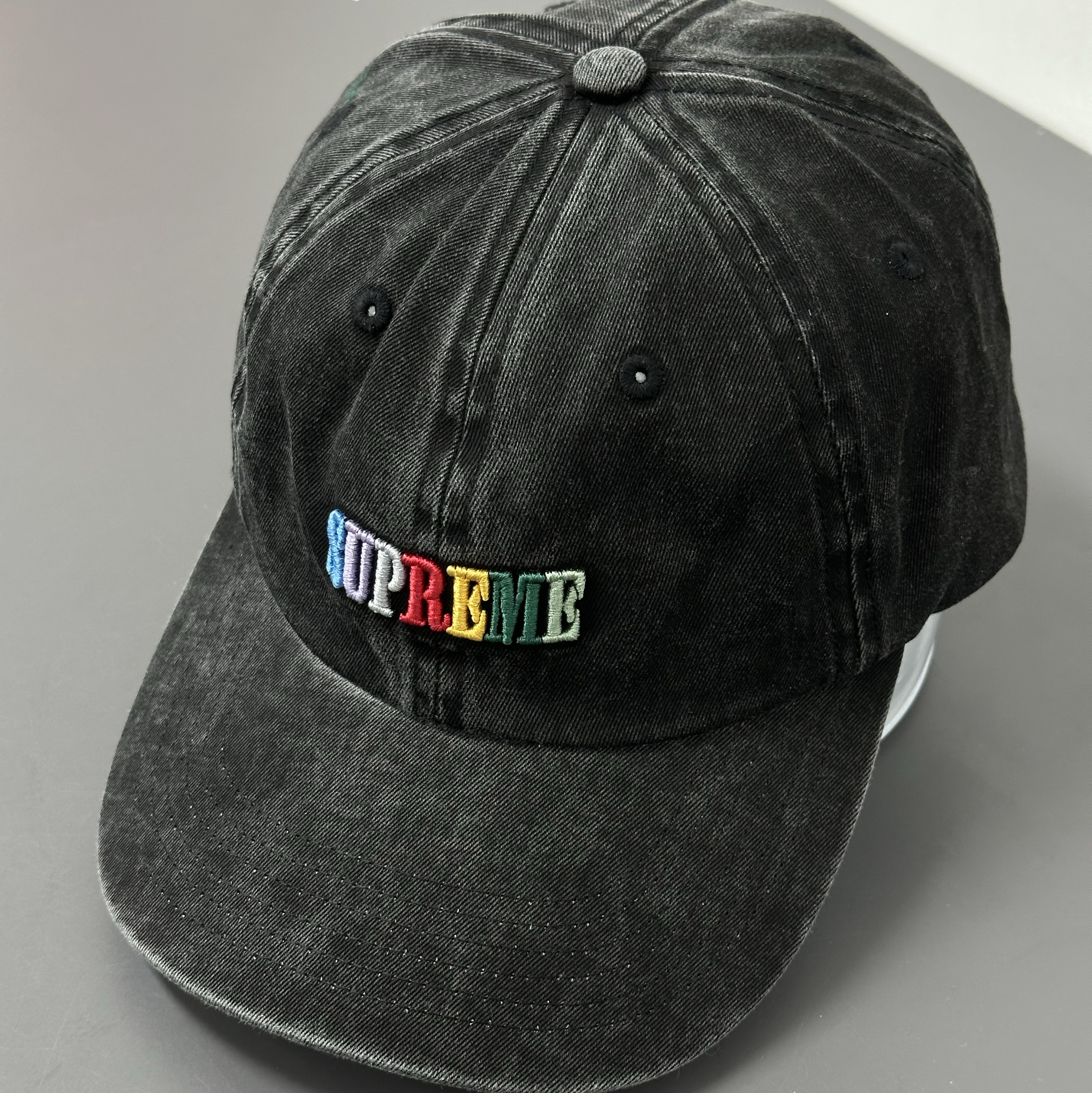 Supreme Pigment Dye 6-Panel Black - 25SS 착용 스타일