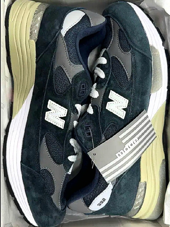 New Balance 992 Made in USA Core Navy, [SS25] moif 404 Gnf(F) H/S Tee Off White 착용 스타일 - 1