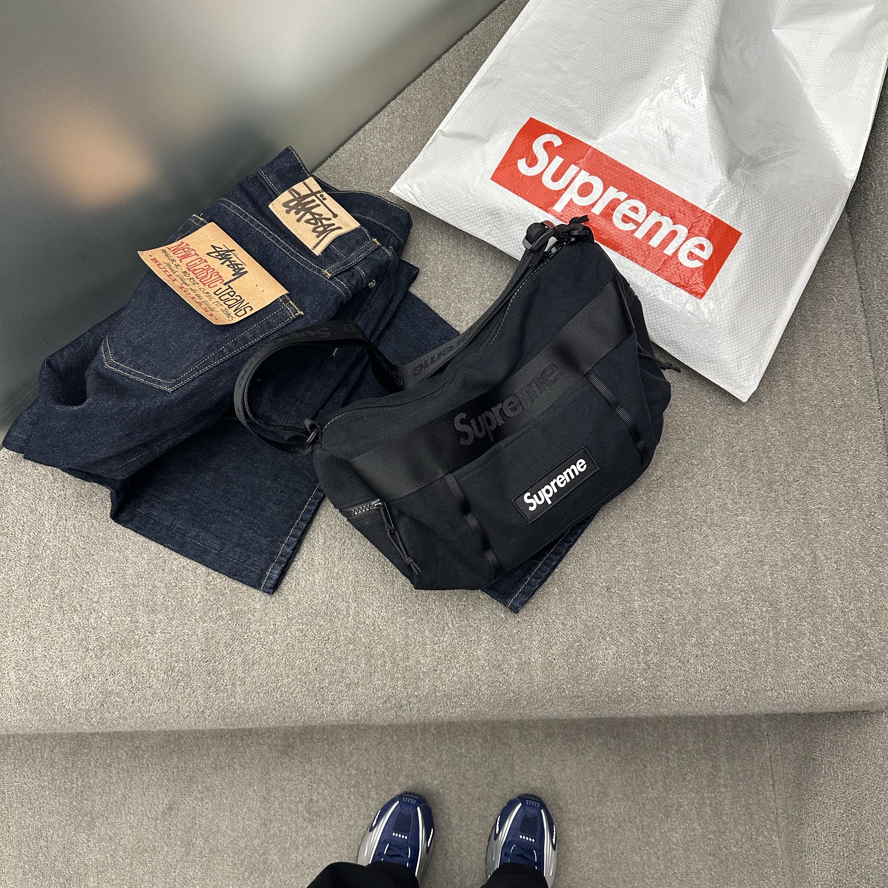 Supreme Gore-Tex Camp Cap Black - 25SS, (W) Nike Shox R4 Blue Void Metallic Silver 착용 스타일 - 2