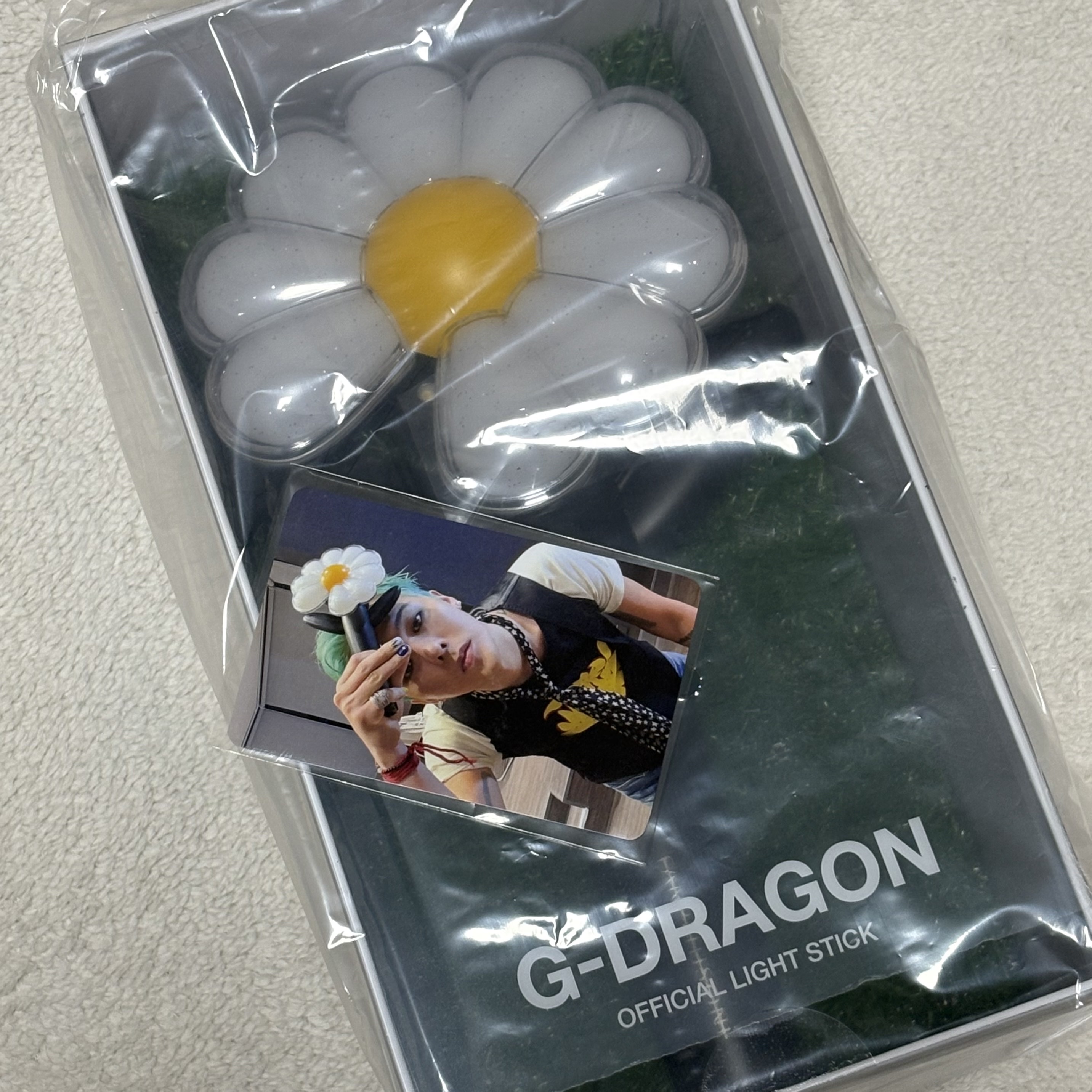 G-DRAGON Ubermensch Official Light Stick 착용 스타일