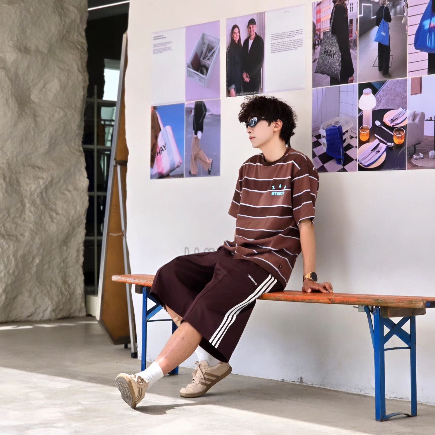 IAB Studio Striped T-Shirt Brown, Adidas Stadt Magic Beige 착용 스타일 - 4