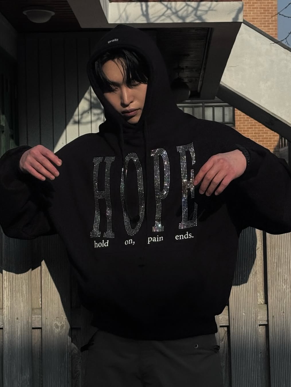 GRAILZ Pain Ends Hoodie Black 착용 스타일 - 1