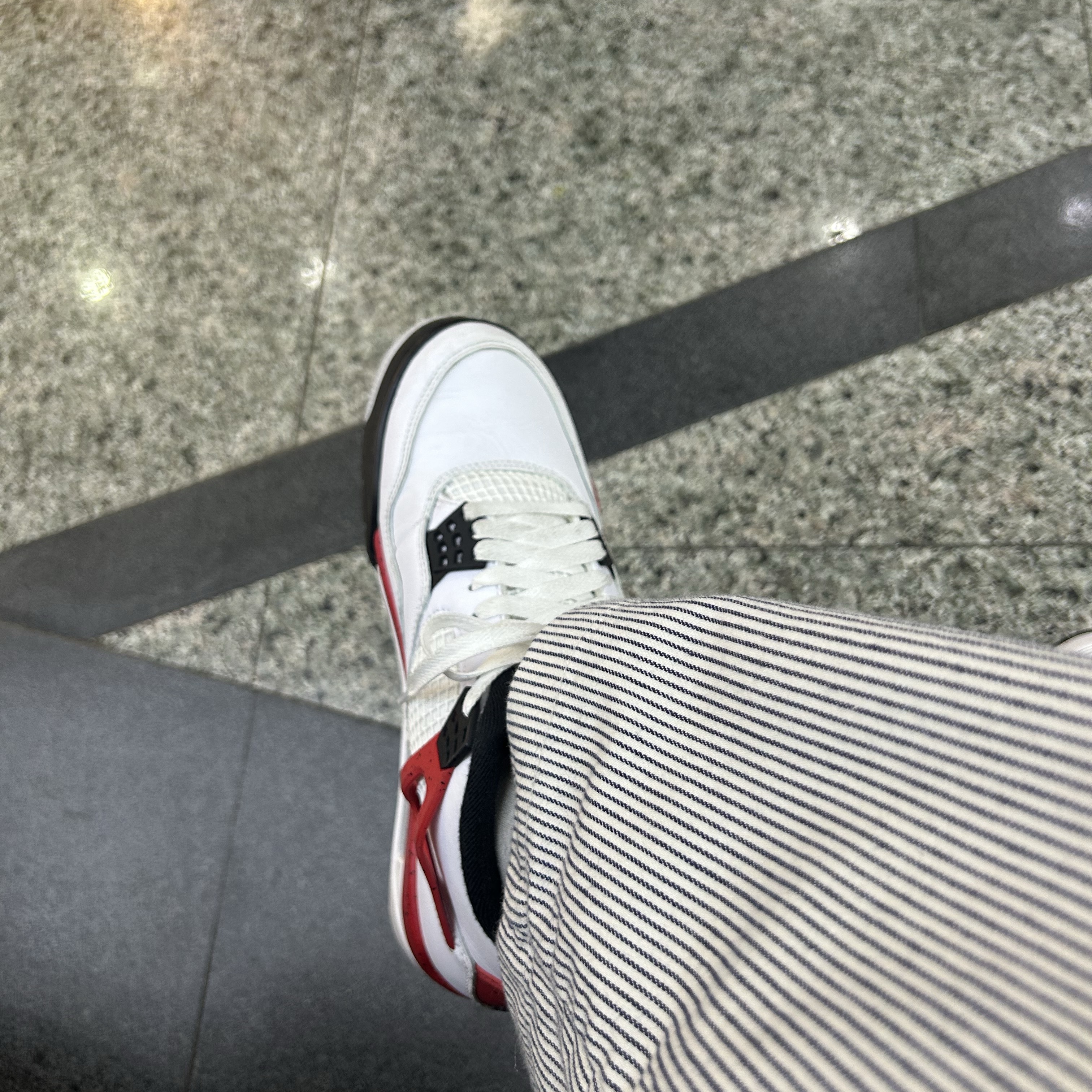 Jordan 4 Retro Red Cement 착용 스타일