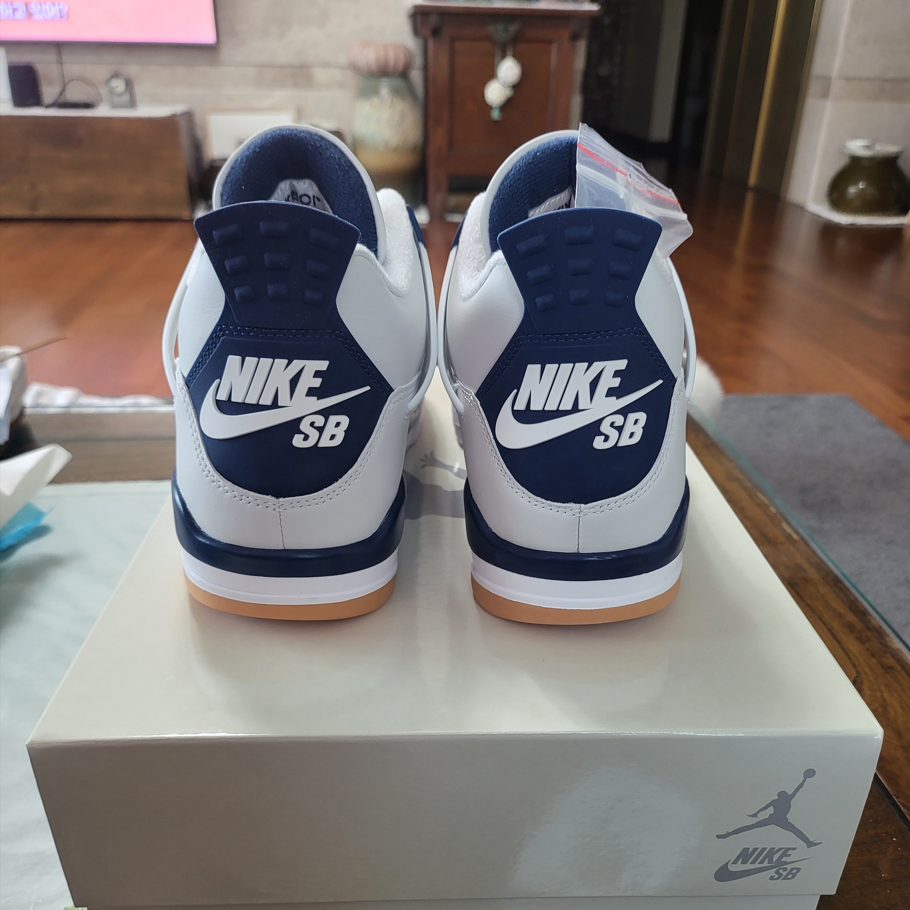 Jordan 4 x Nike SB Retro SP Navy 착용 스타일 - 4