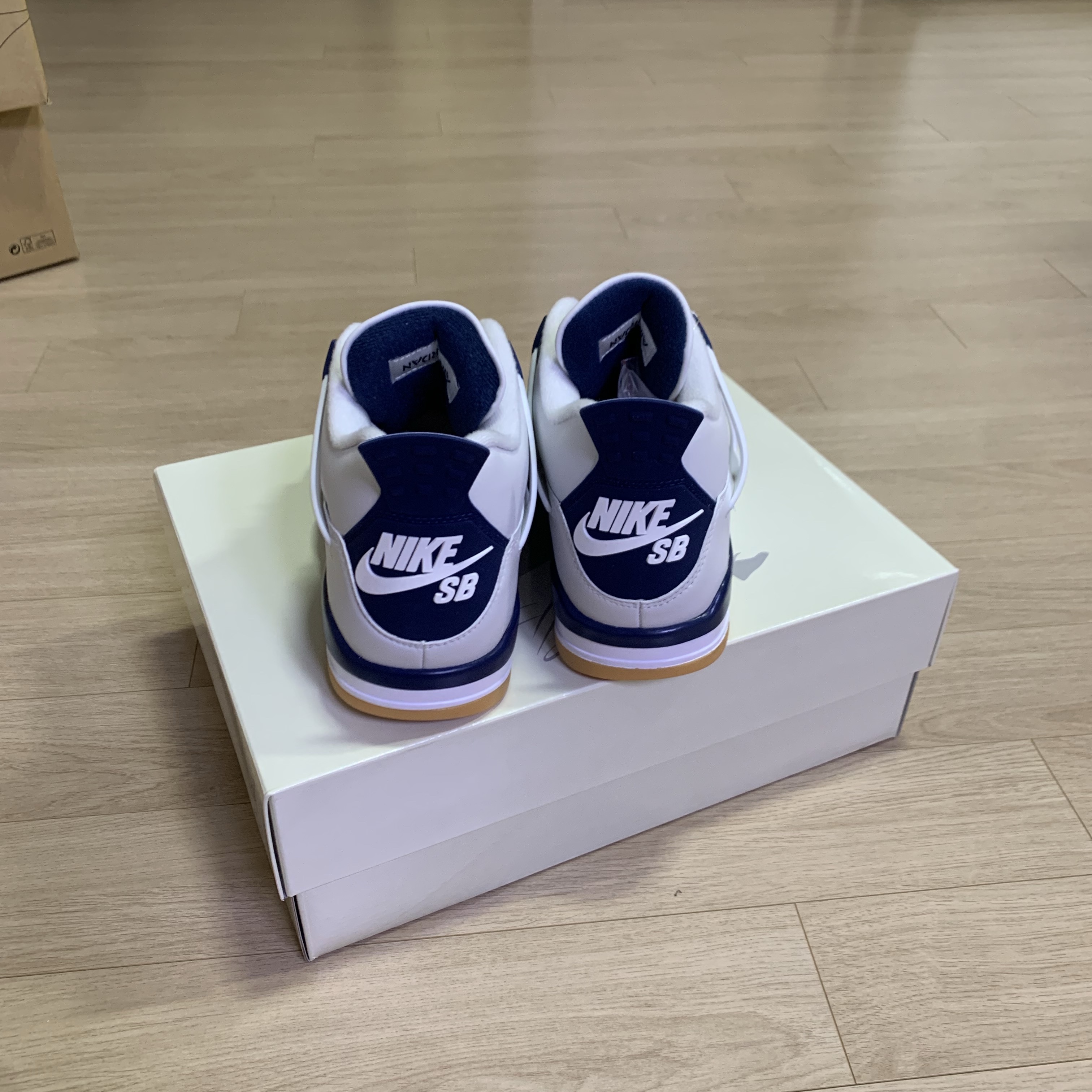Jordan 4 x Nike SB Retro SP Navy, (W) Jordan 4 Retro Vivid Sulfur 착용 스타일 - 6