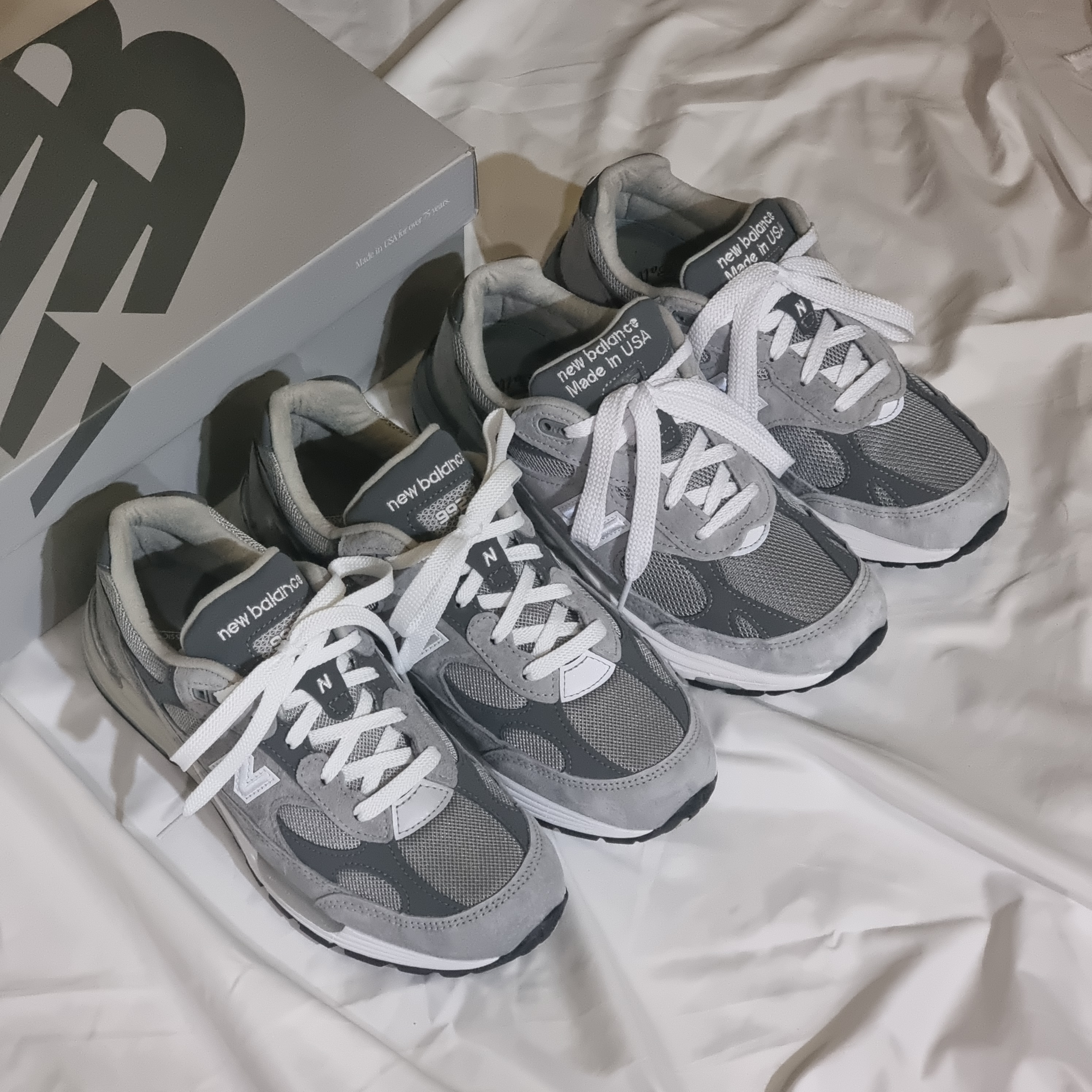 New Balance 992 Made in USA Core Grey Silver Metallic, (W) New Balance 993 Made in USA Grey - B Standard 착용 스타일