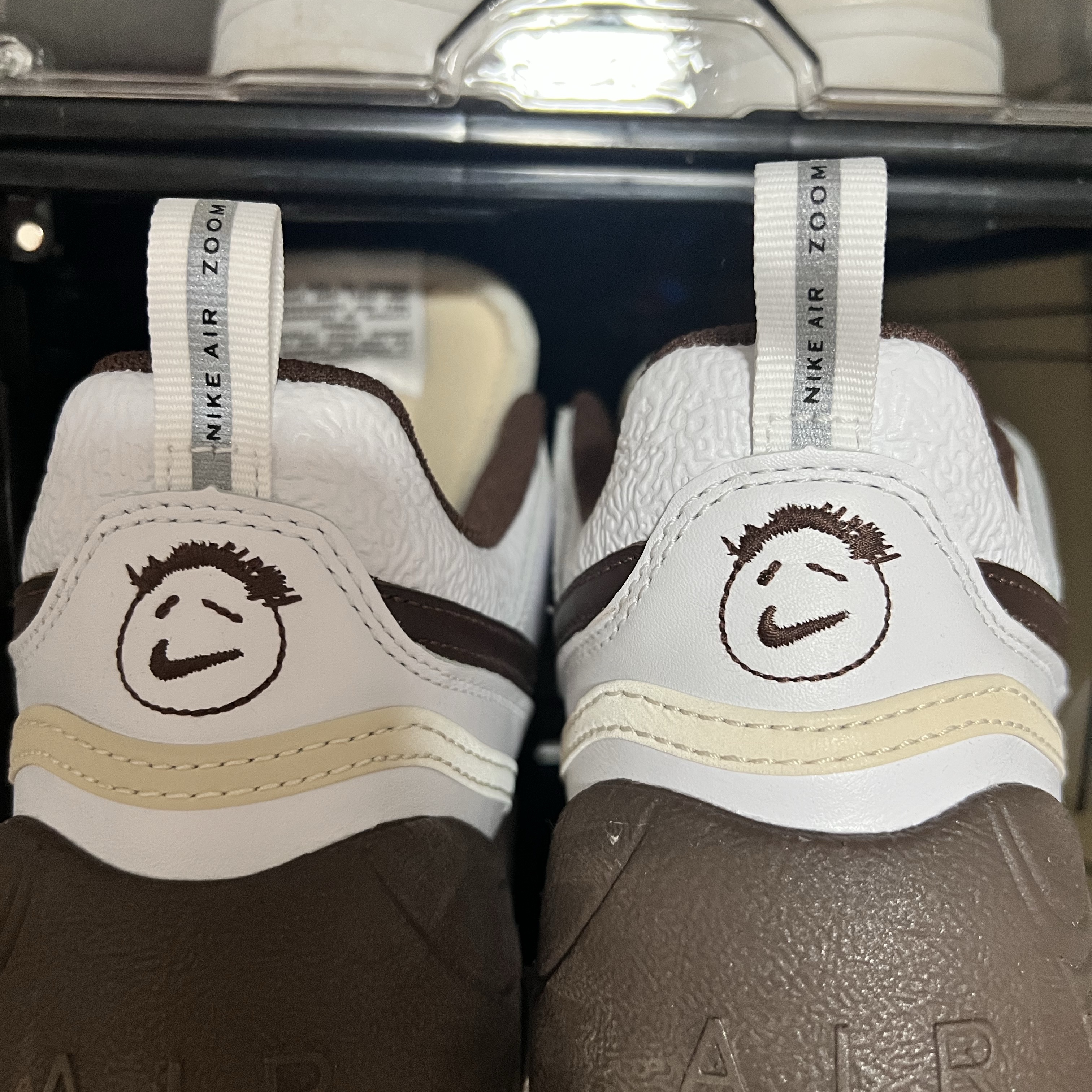 Nike x Travis Scott Zoom Field Jaxx White and Light Chocolate 착용 스타일