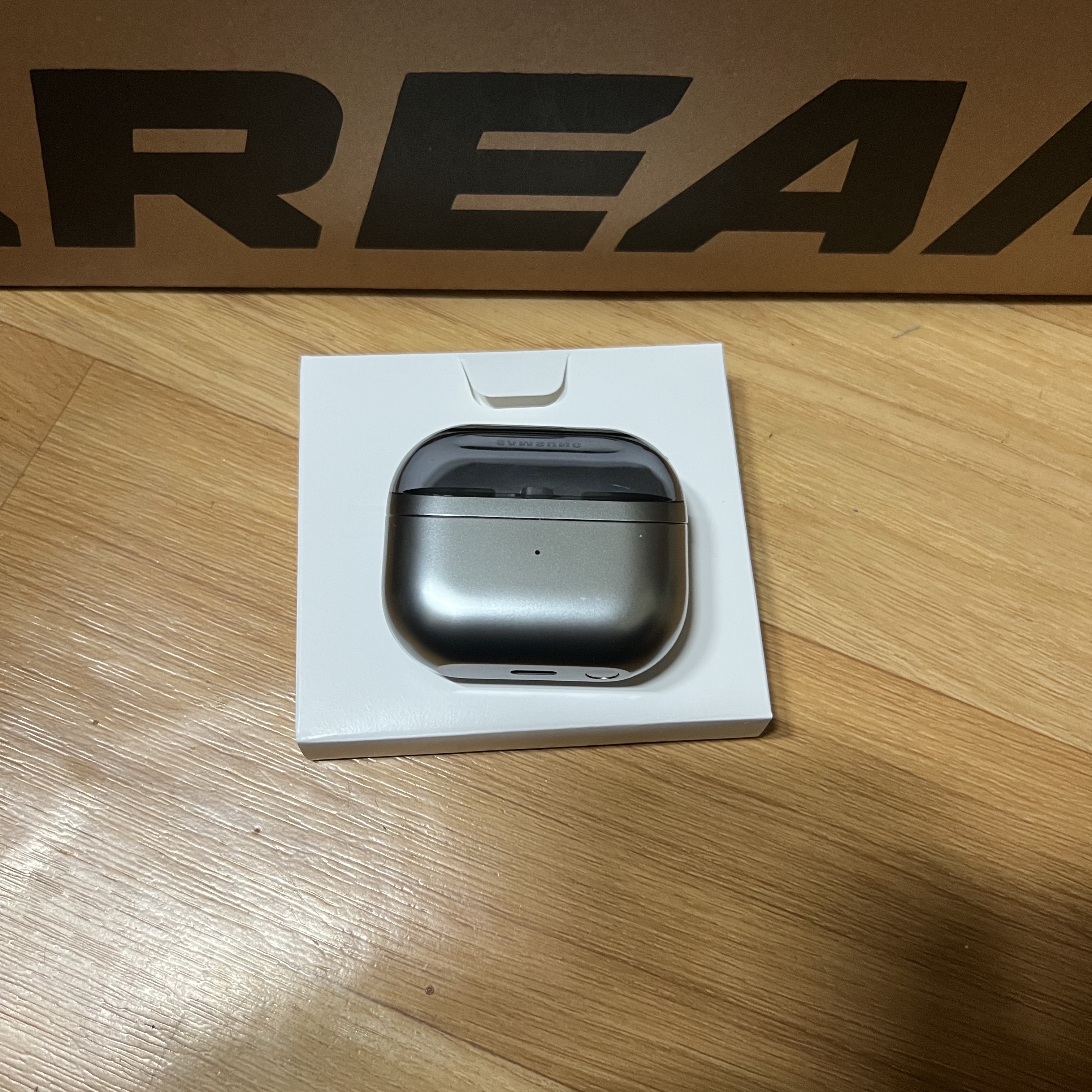 Samsung Galaxy Buds3 Silver 착용 스타일 - 2
