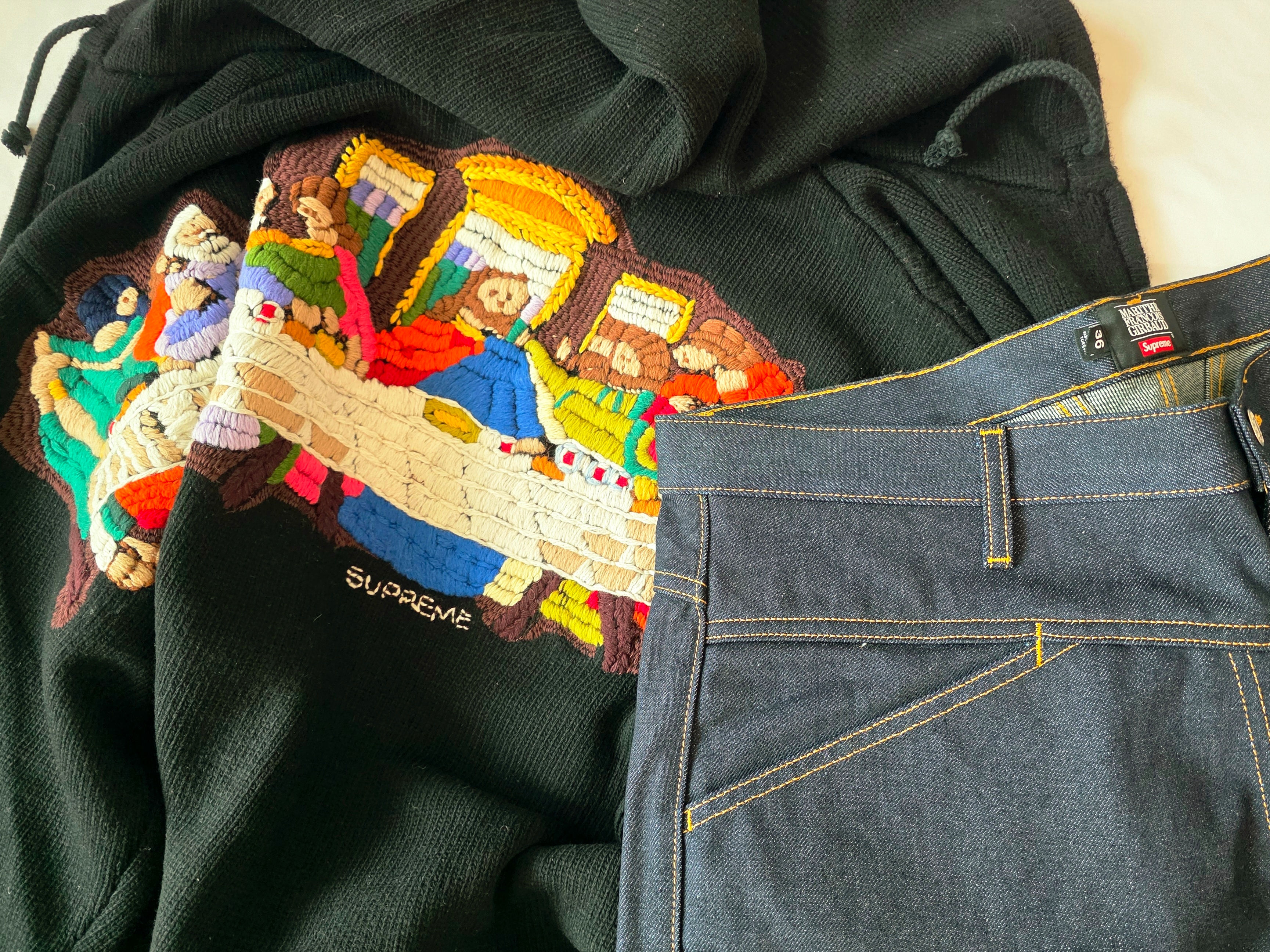 Supreme x Marithe Francois Girbaud X-Seam Baggy Denim Shorts Rigid Indigo - 25SS, Supreme Last Supper Embroidered Zip Up Hooded Sweater Black - 25SS 착용 스타일 - 1