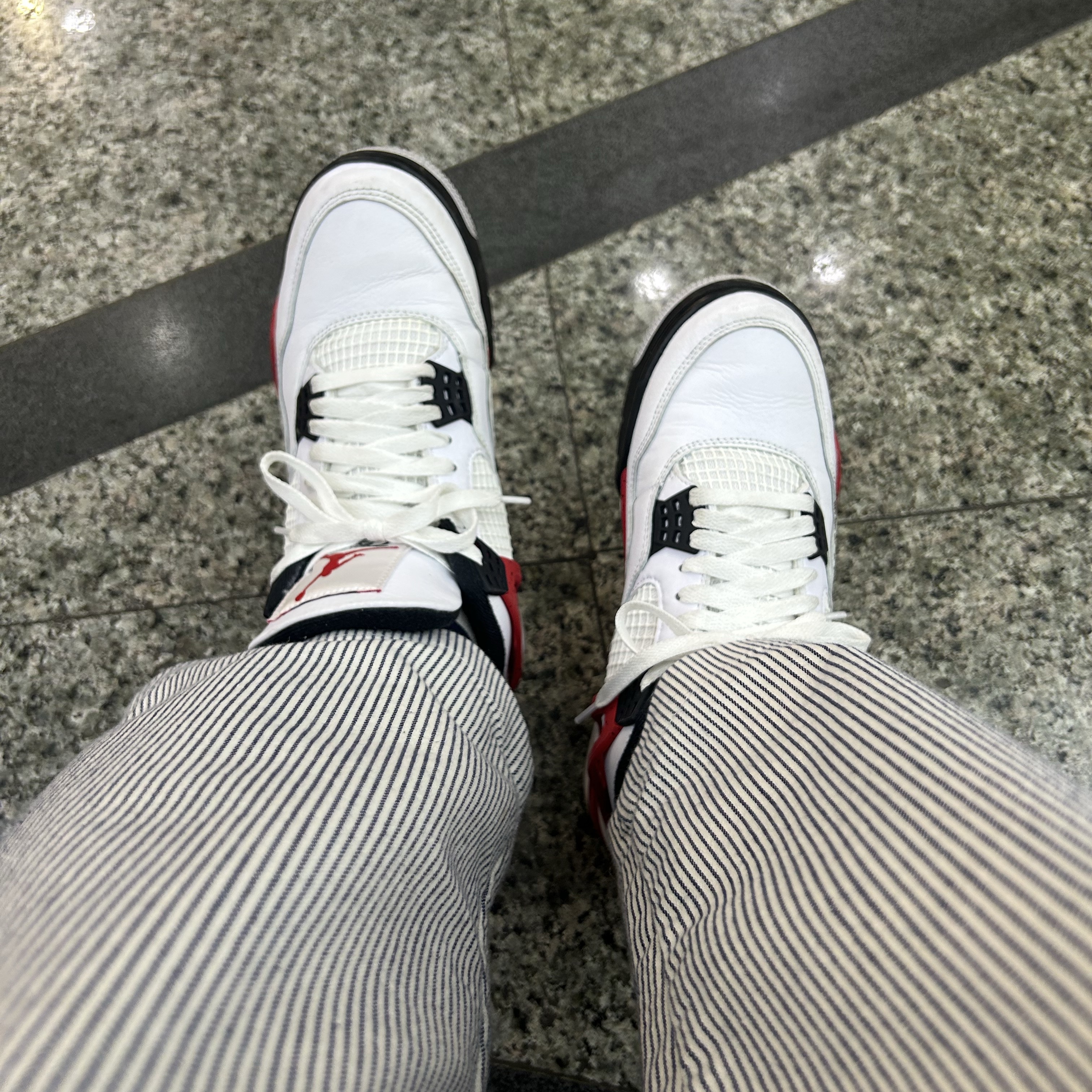 Jordan 4 Retro Red Cement 착용 스타일