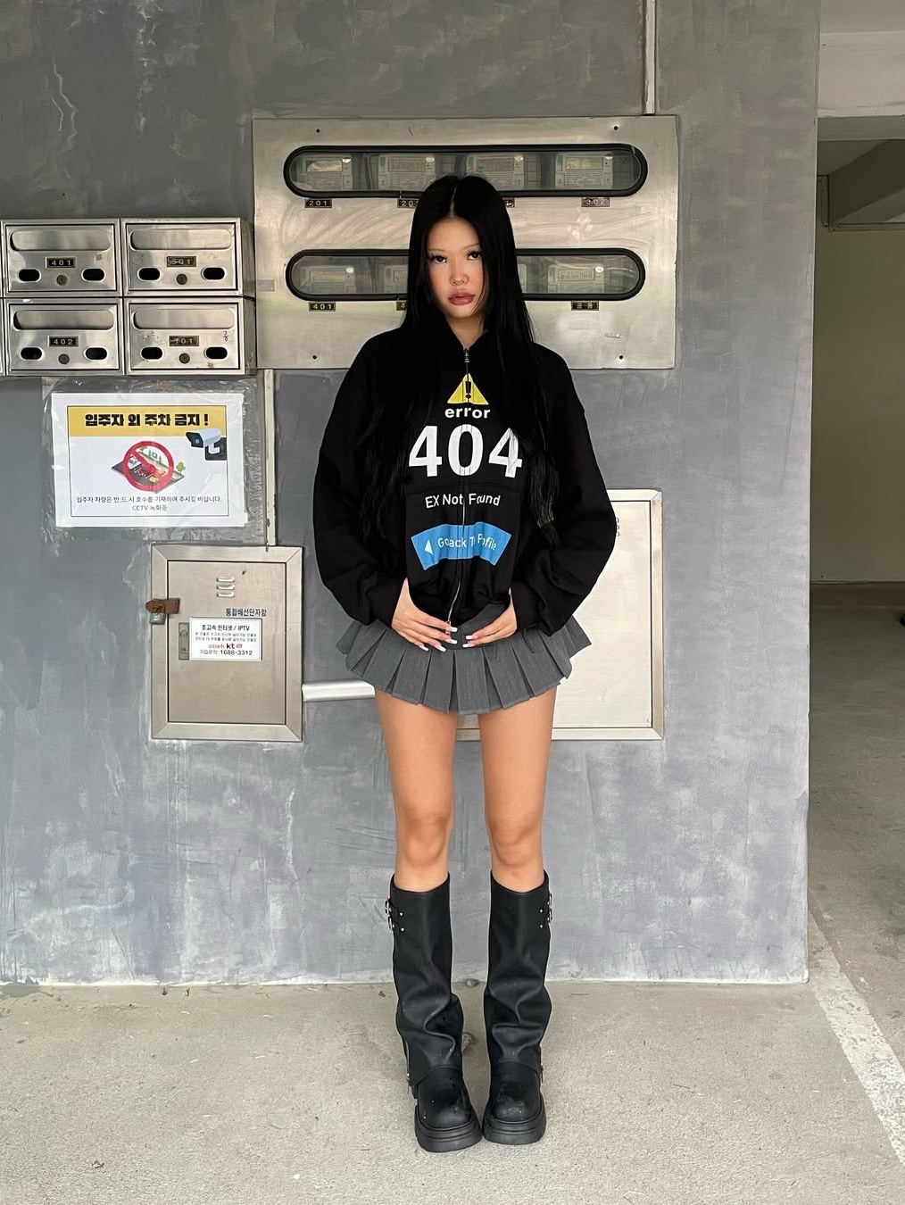 GRAILZ Error 404 Zip Hoodie Black 착용 스타일 - 2