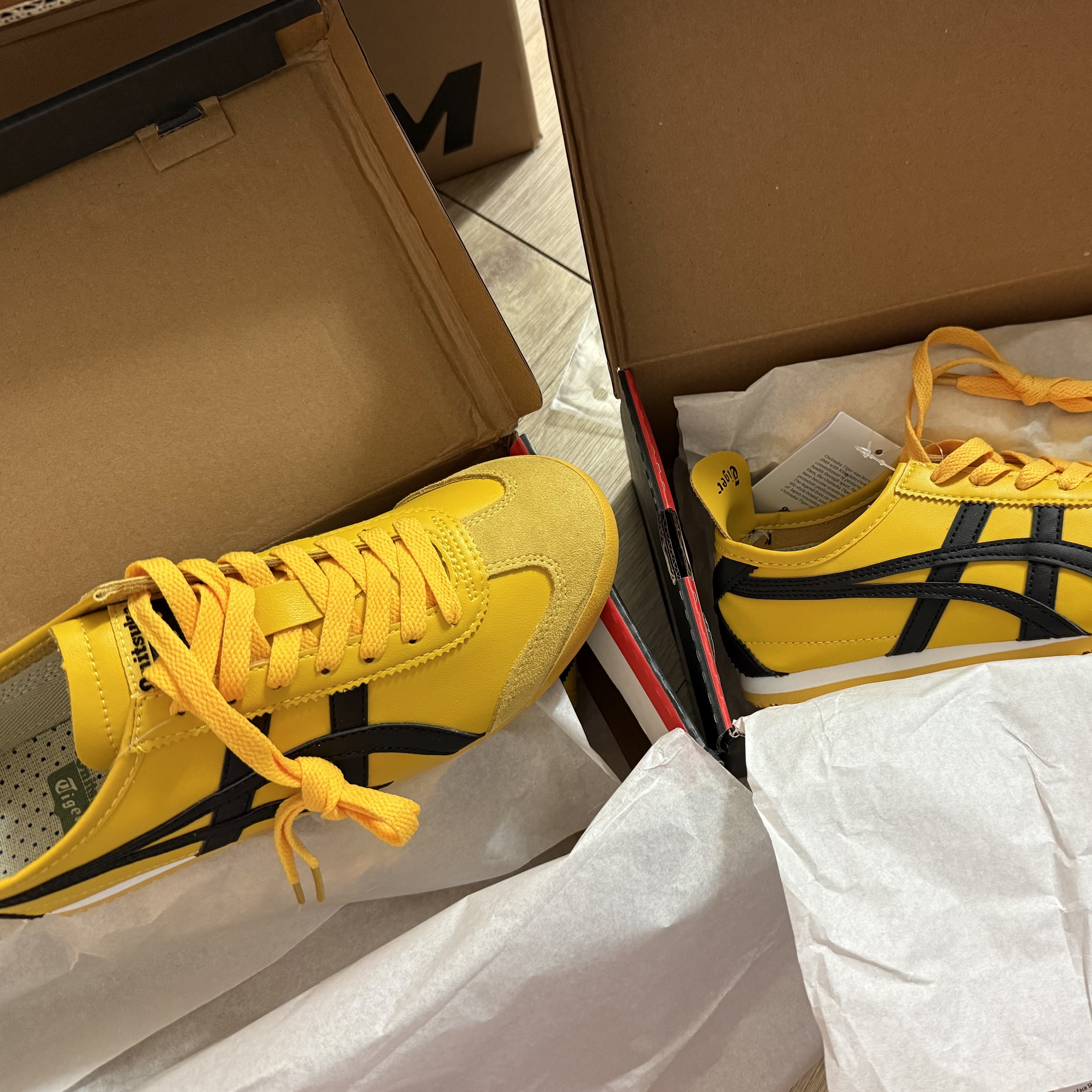 Onitsuka Tiger Mexico 66 Yellow Black 착용 스타일 - 1