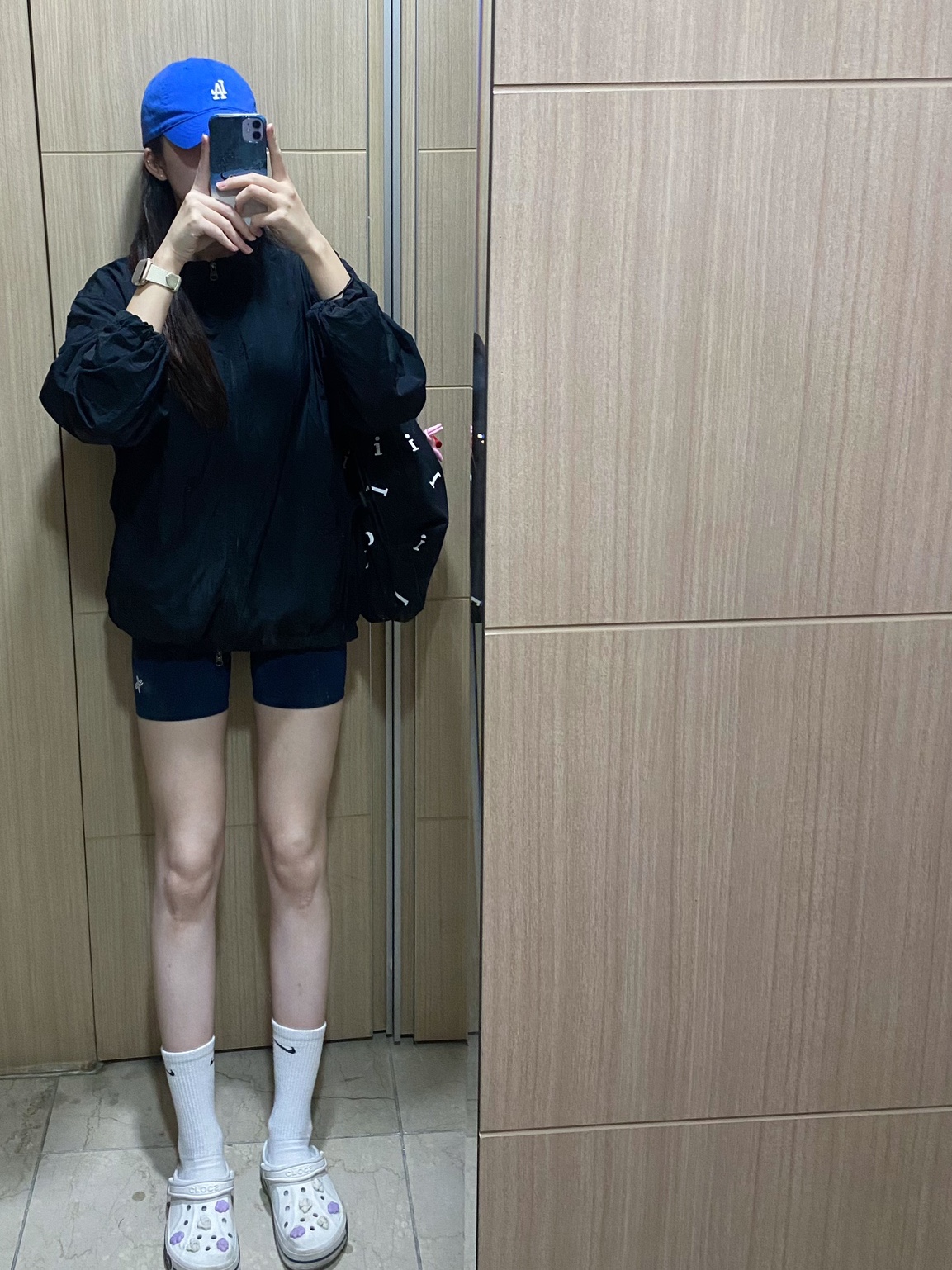 Crocs Bayaband Clog White Navy, Nike Everyday Cushioned Training Crew Socks White (3 Pack/Korean Ver.) 착용 스타일