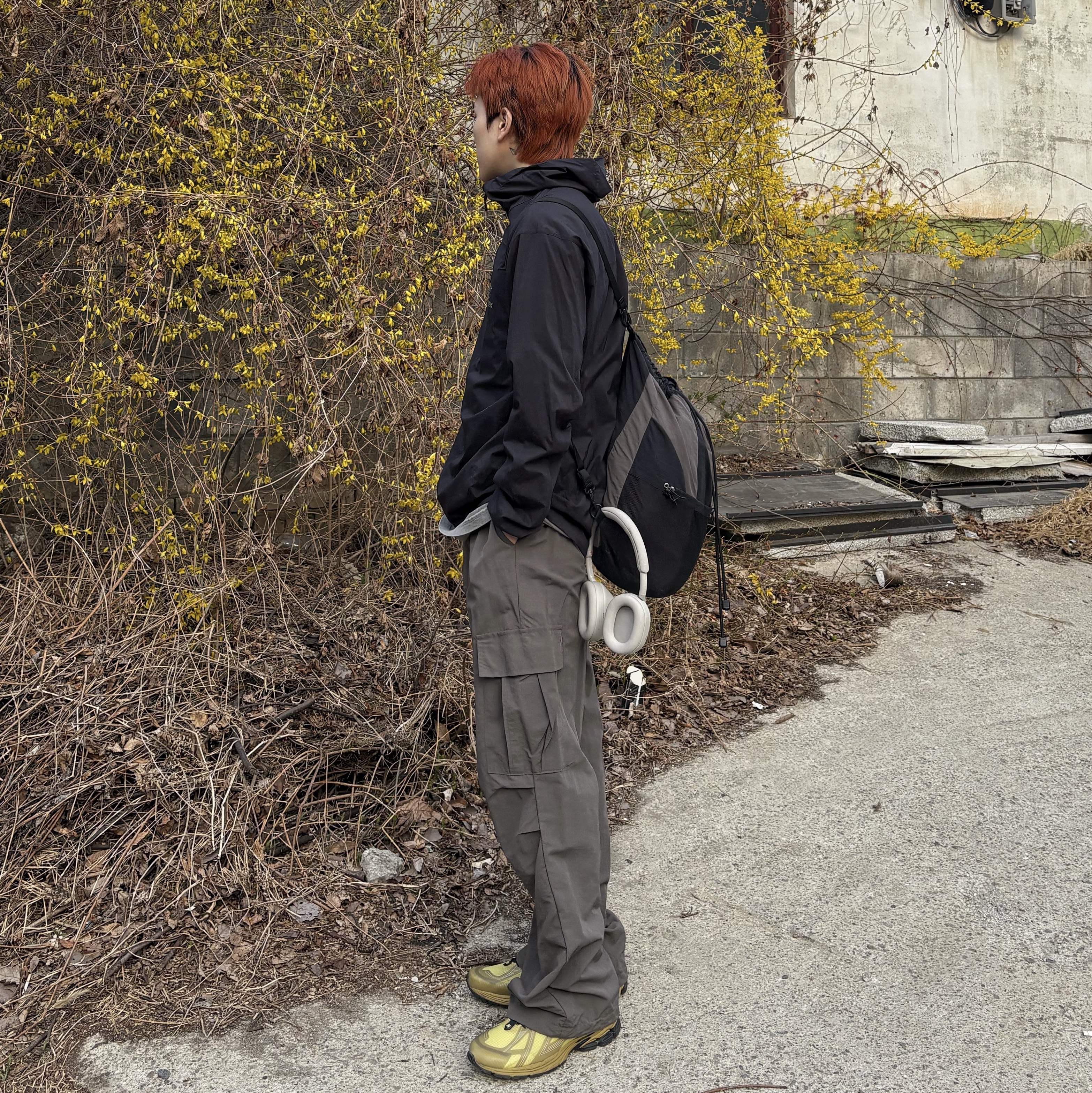 New Balance x Cayl 1906R Yellow, Arc'teryx Squamish Hoody Black 착용 스타일 - 2