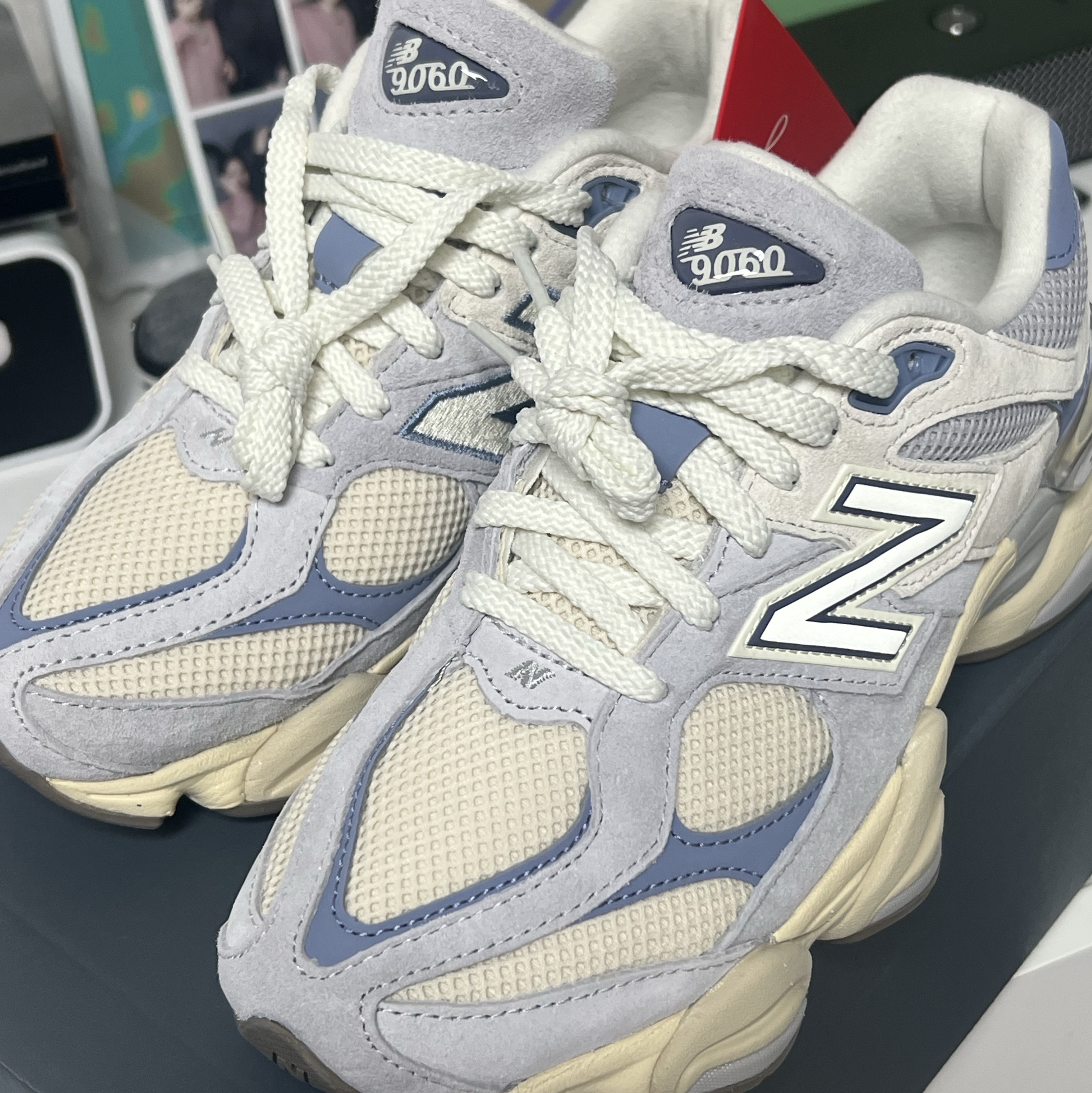 New Balance 9060 Pearl Grey Linen 착용 스타일 - 1