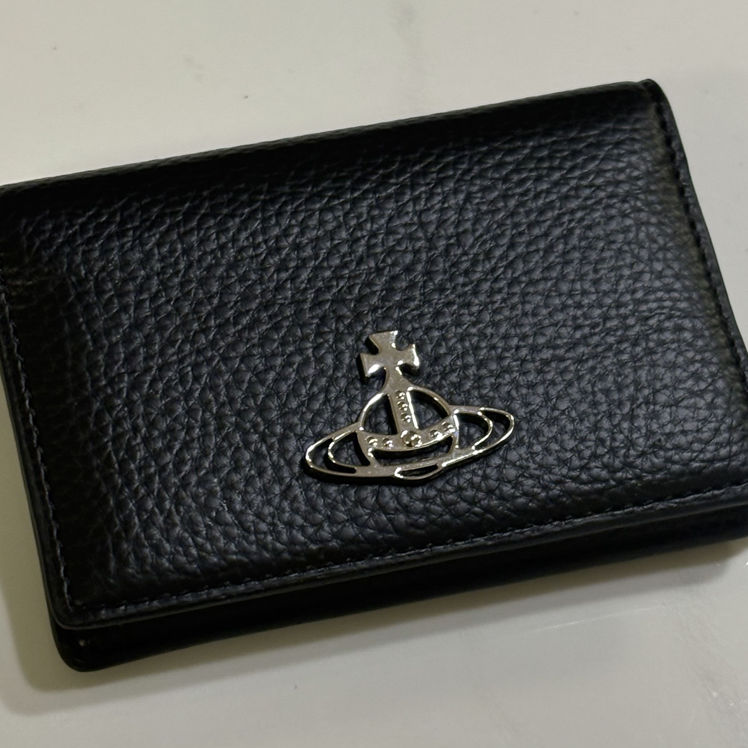 Vivienne Westwood Re-Vegan Grain Card Holder Black 착용 스타일