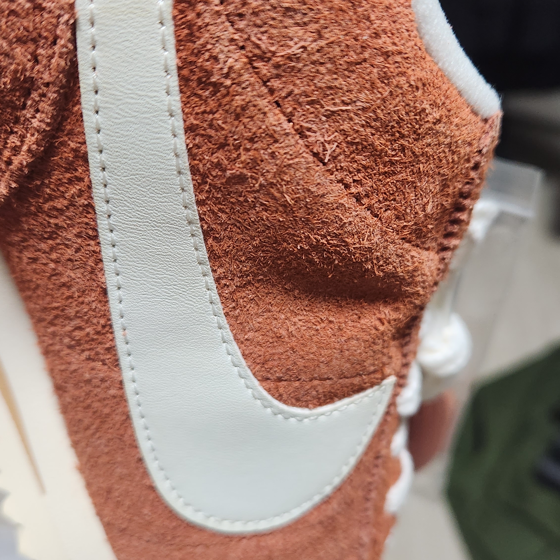 Nike Cortez SE Dark Russet Flax 착용 스타일 - 3