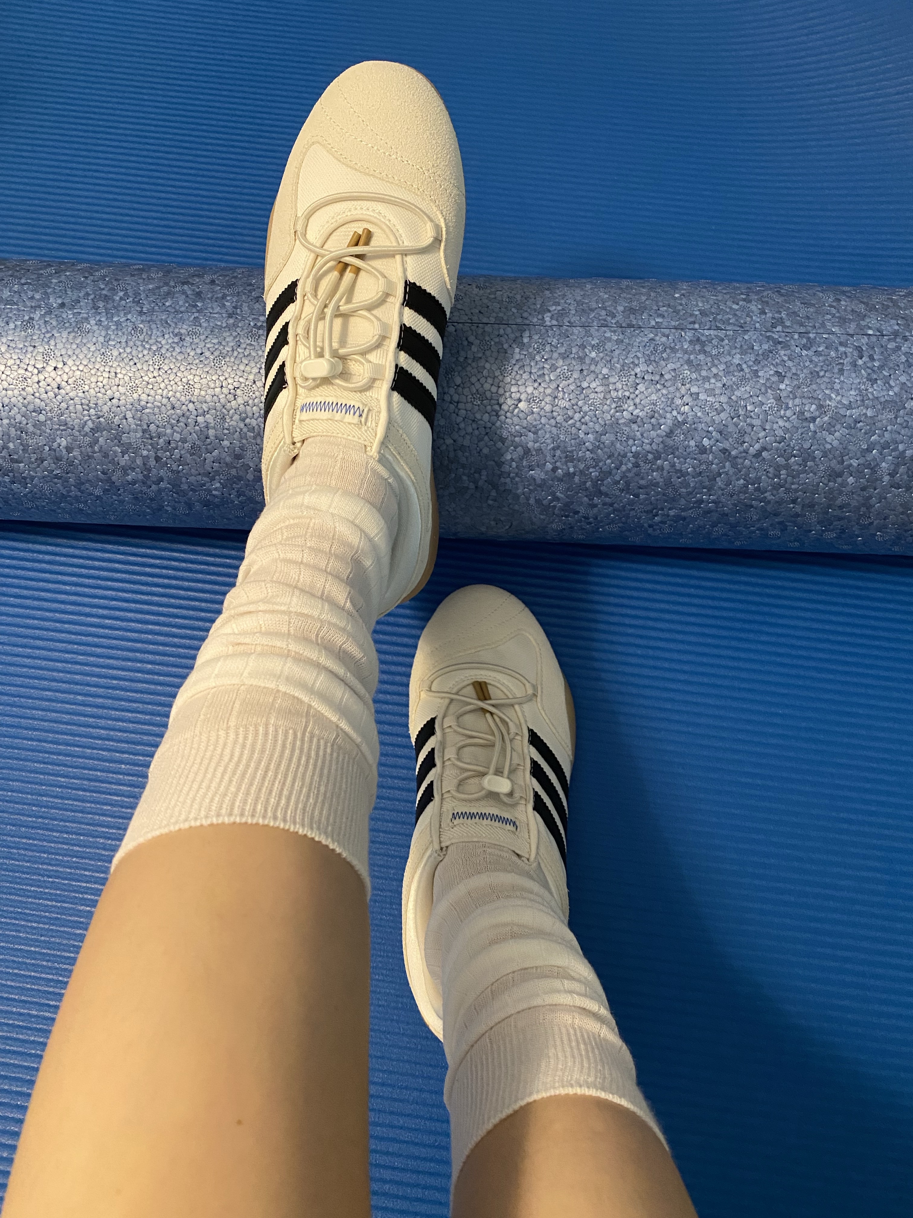 Adidas x Bad Bunny Ballerina Off White Core Black 착용 스타일 - 2