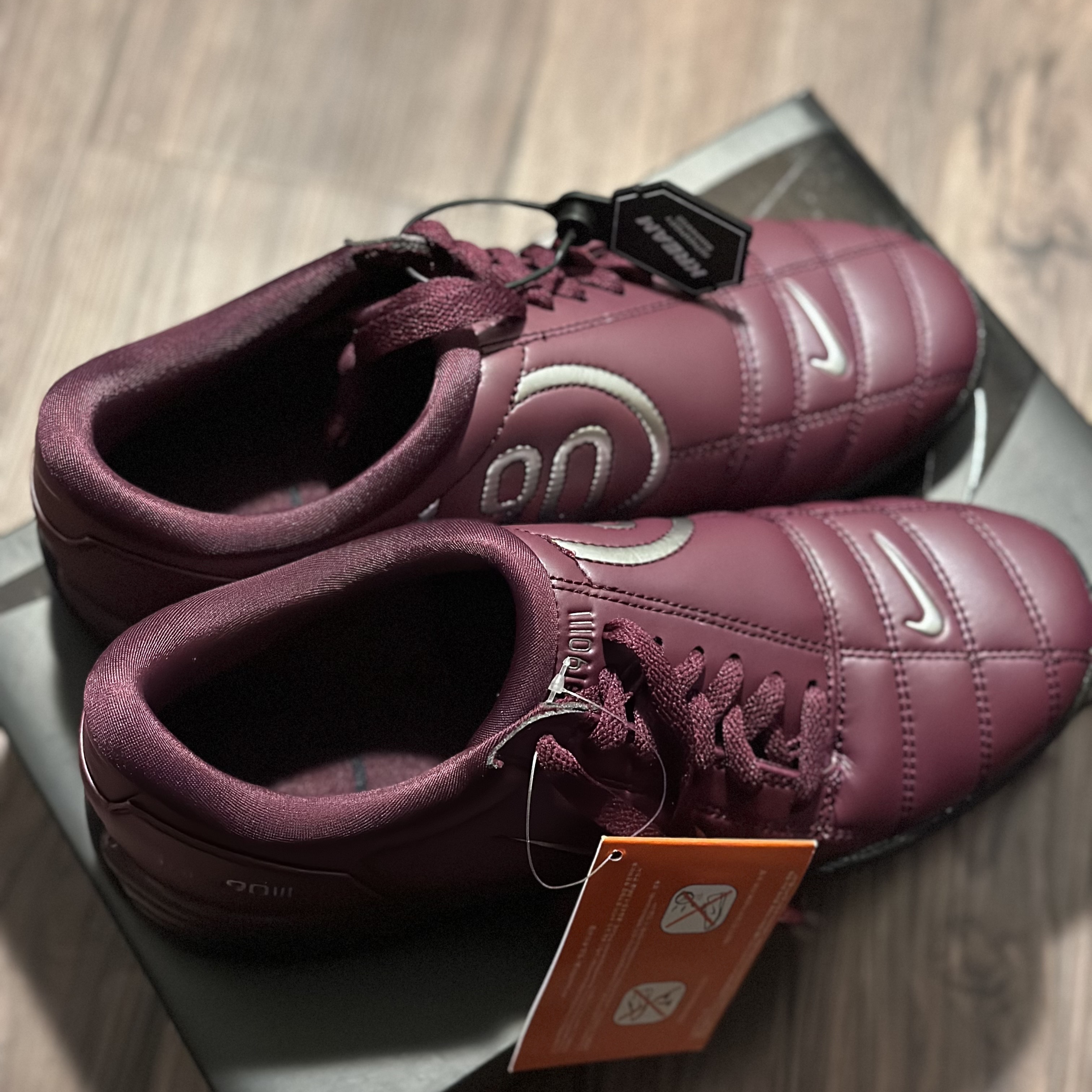 Nike Total 90 III SP Bordeaux and Metallic Silver 착용 스타일