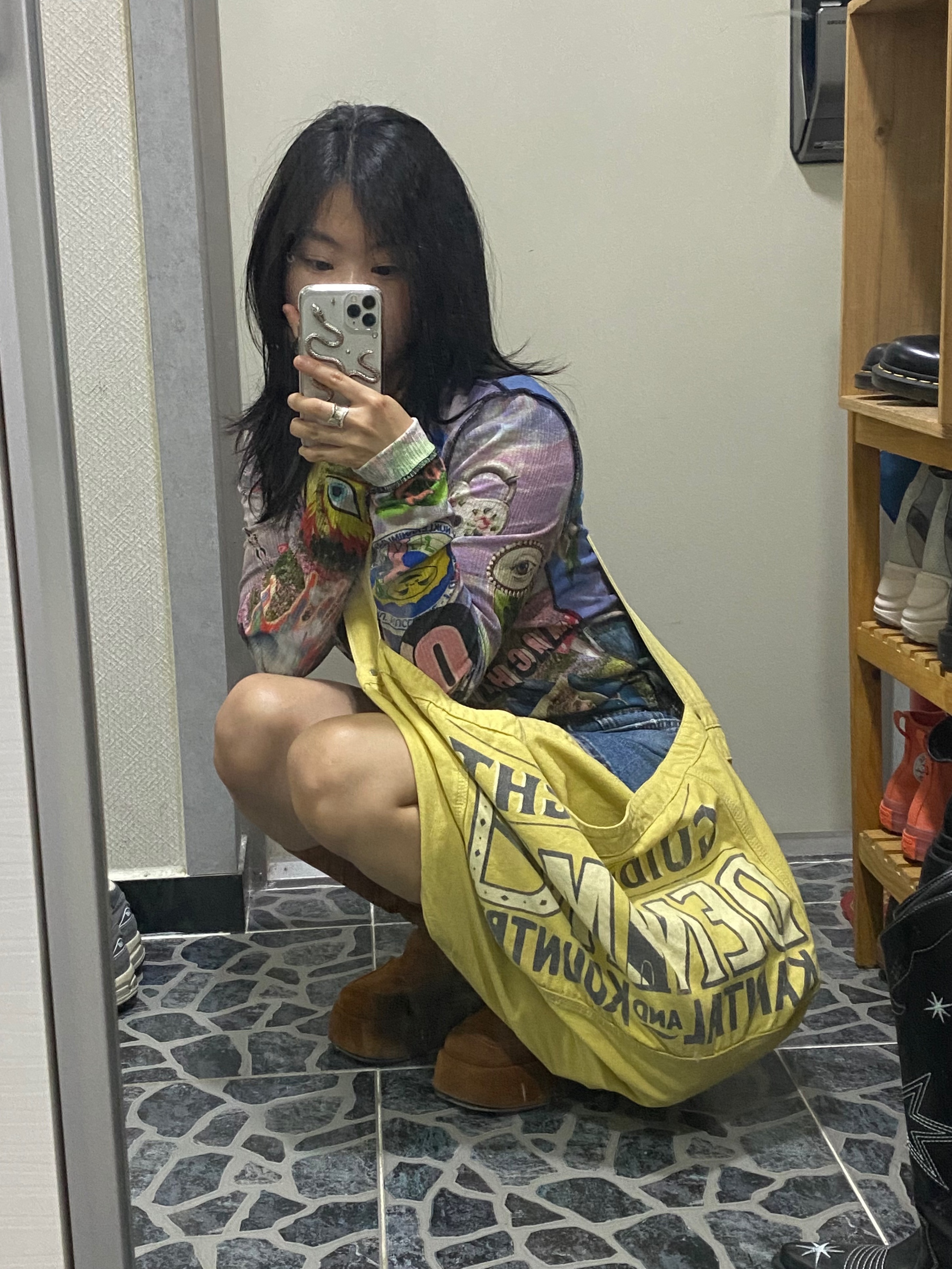 Kapital Canvas Newspaper Bag Guiding Light Light Yellow 착용 스타일