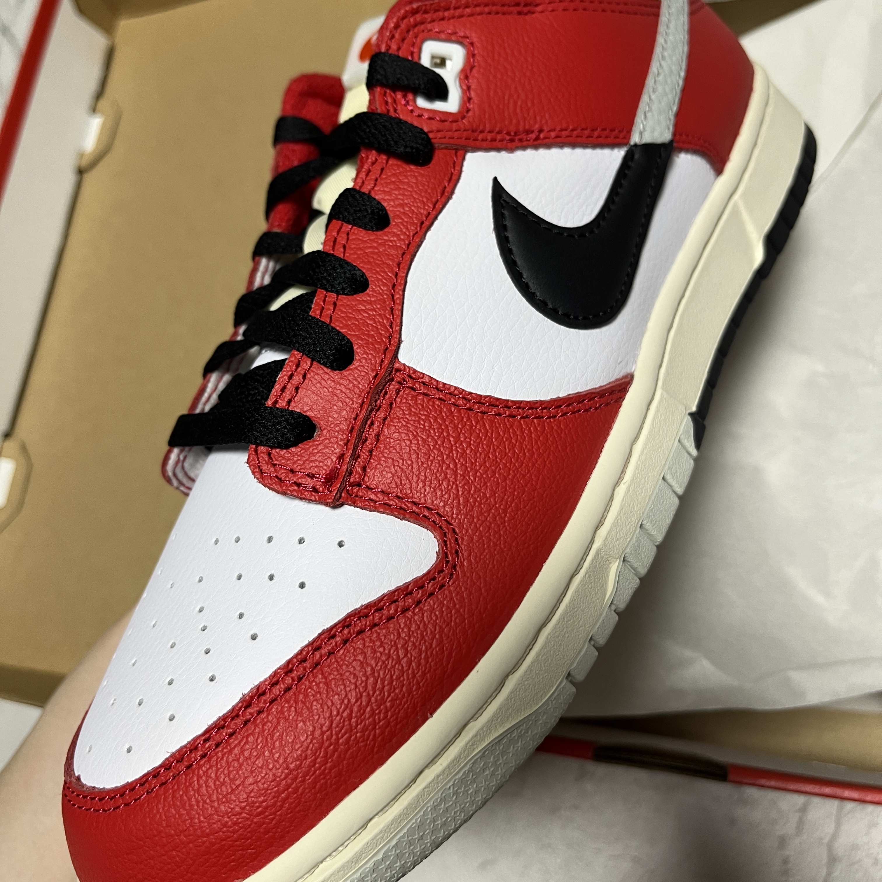 Nike Dunk Low Retro PRM University Red Black 착용 스타일