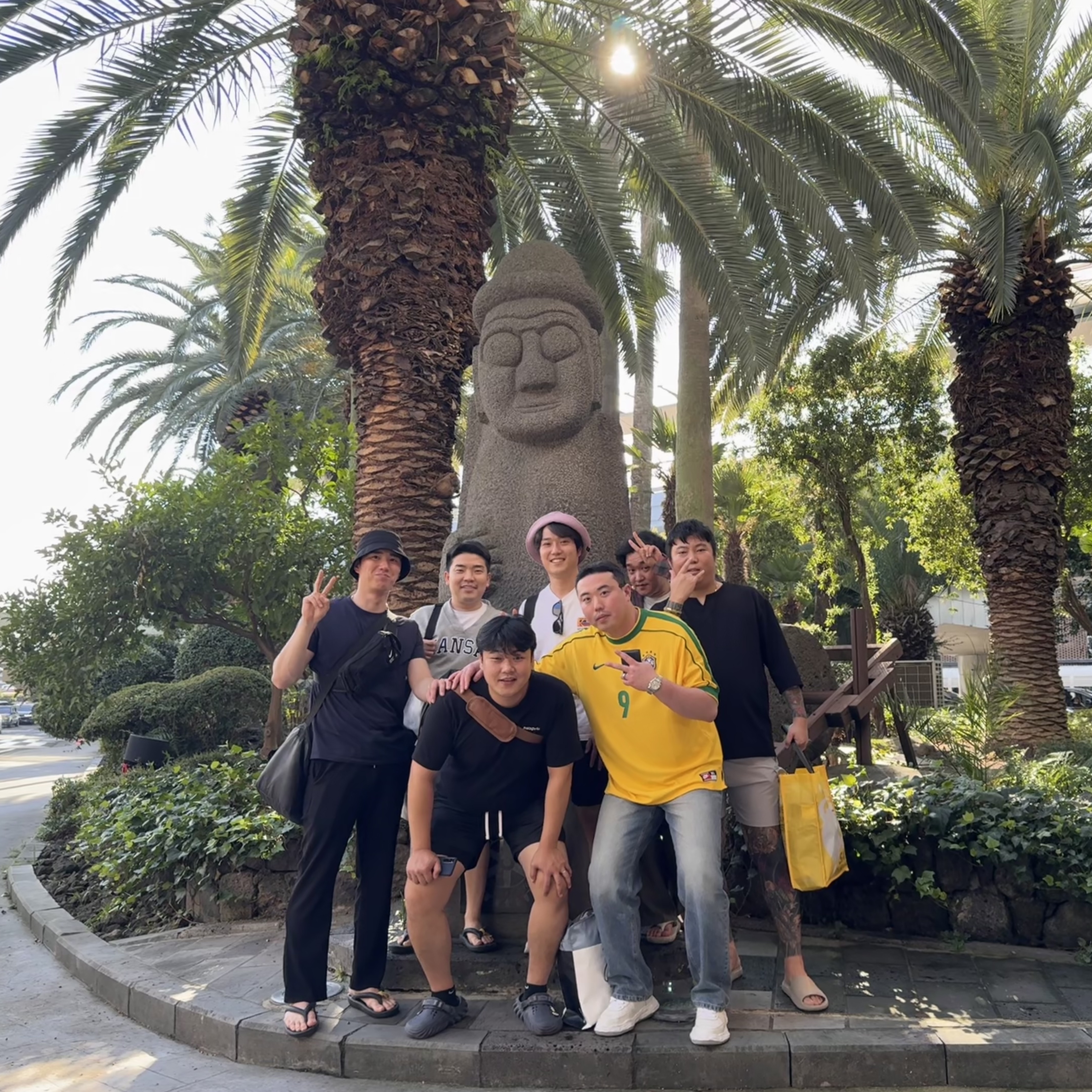 Nike Brazil 1998 Reissue Soccer Replica Jersey Varsity Maize Ronaldo (Marking Ver.), Maison Mihara Yasuhiro Wayne OG Sole Leather Low-top Sneakers White 착용 스타일