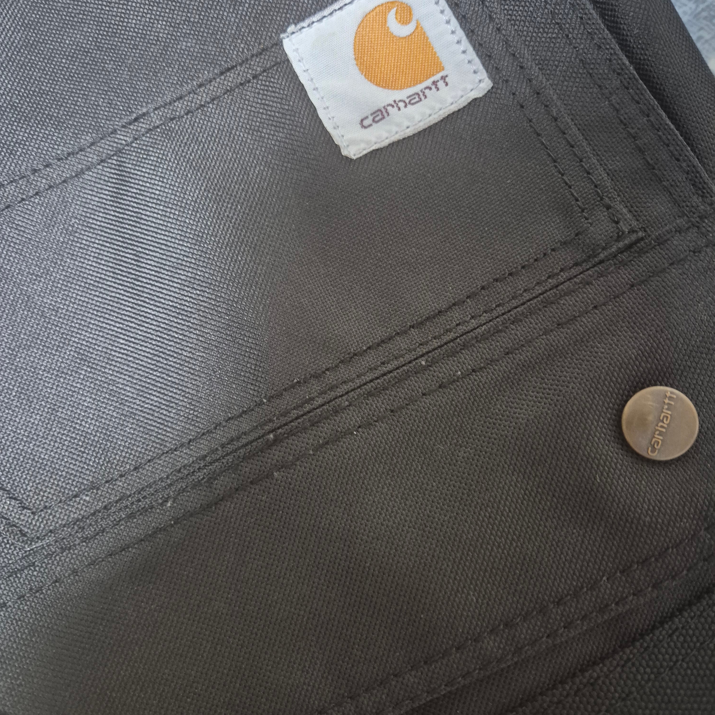 Carhartt Crossbody Snap Bag Black 착용 스타일