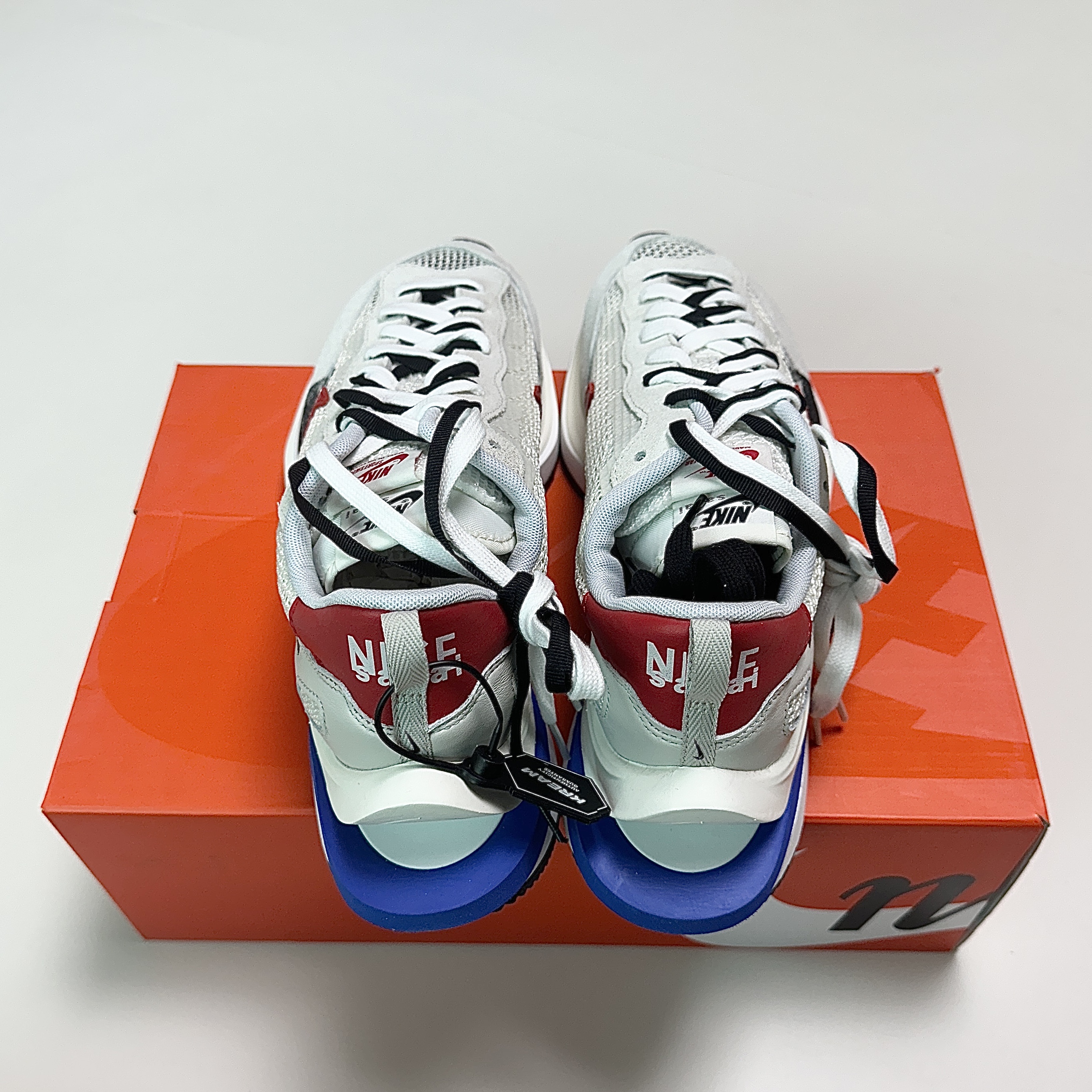 Nike x Sacai VaporWaffle Royal Fuchsia 착용 스타일 - 2