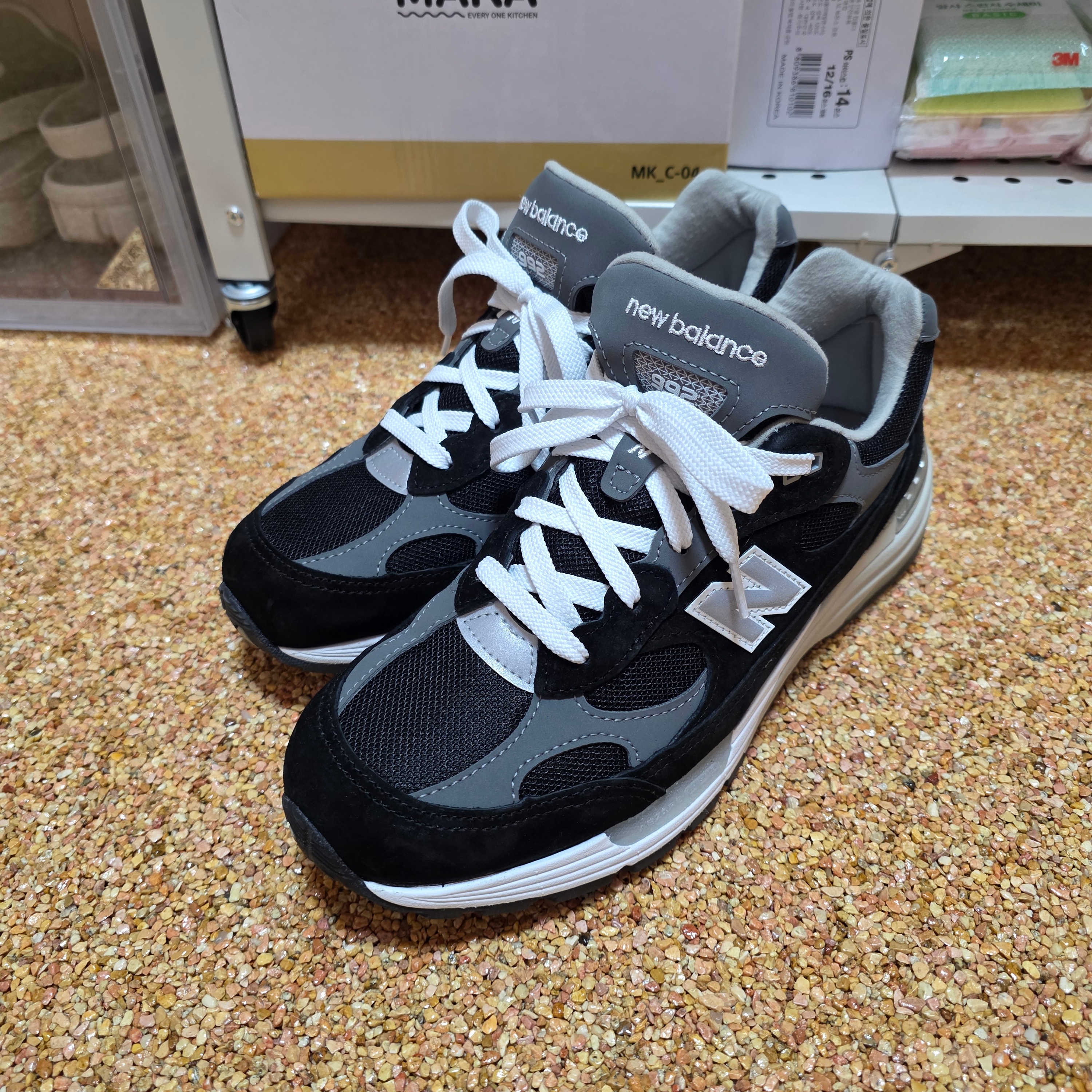 New Balance 992 Made in USA Core Black Grey 착용 스타일