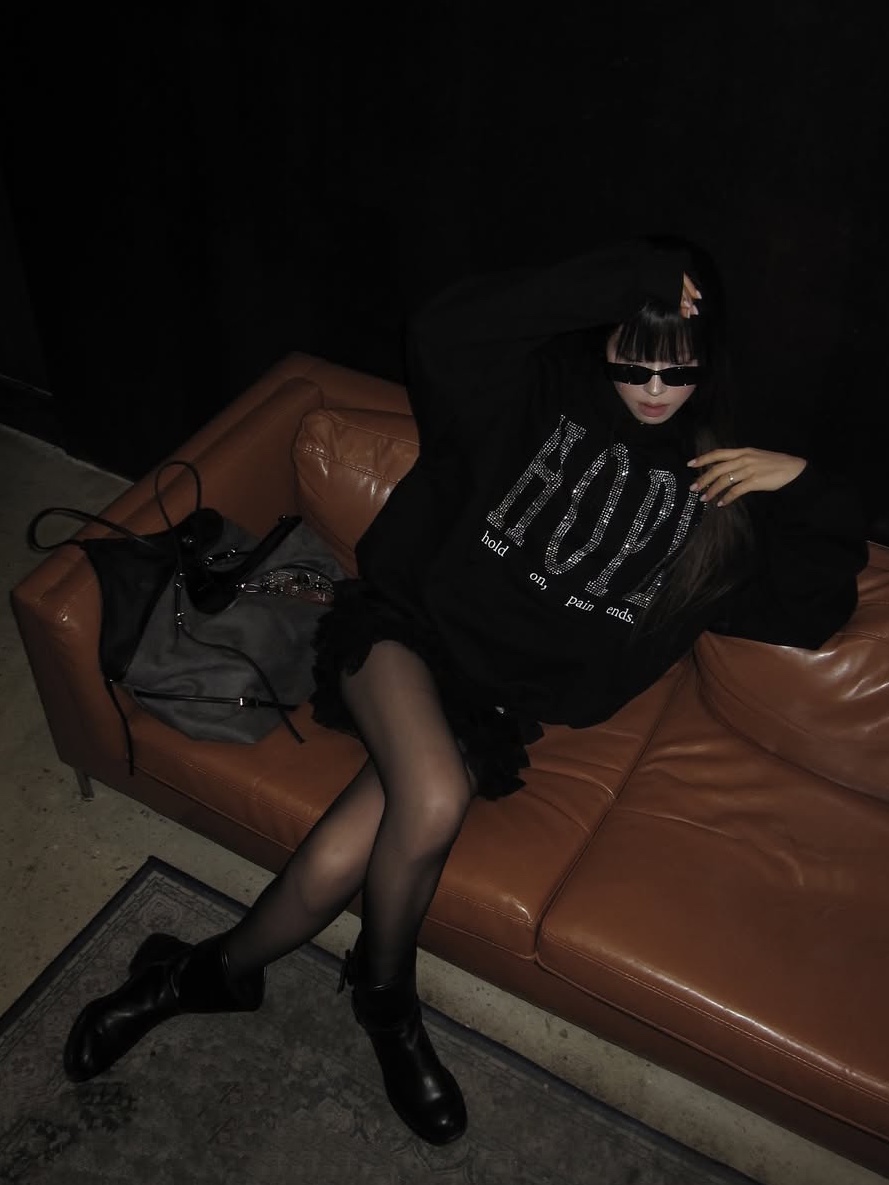 GRAILZ Pain Ends Hoodie Black 착용 스타일 - 3