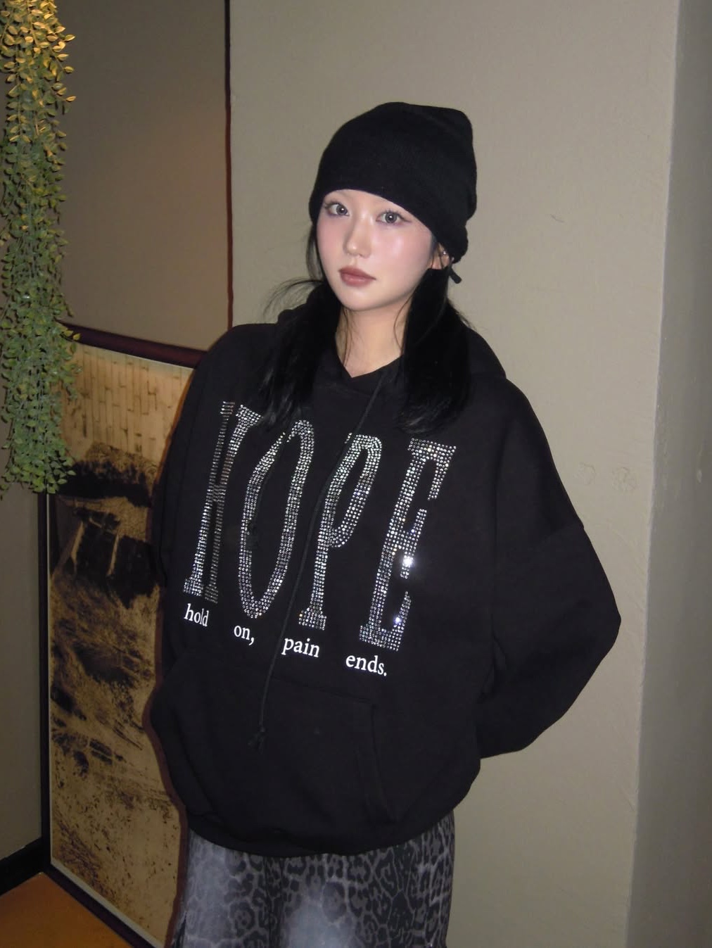 GRAILZ Pain Ends Hoodie Black 착용 스타일 - 2