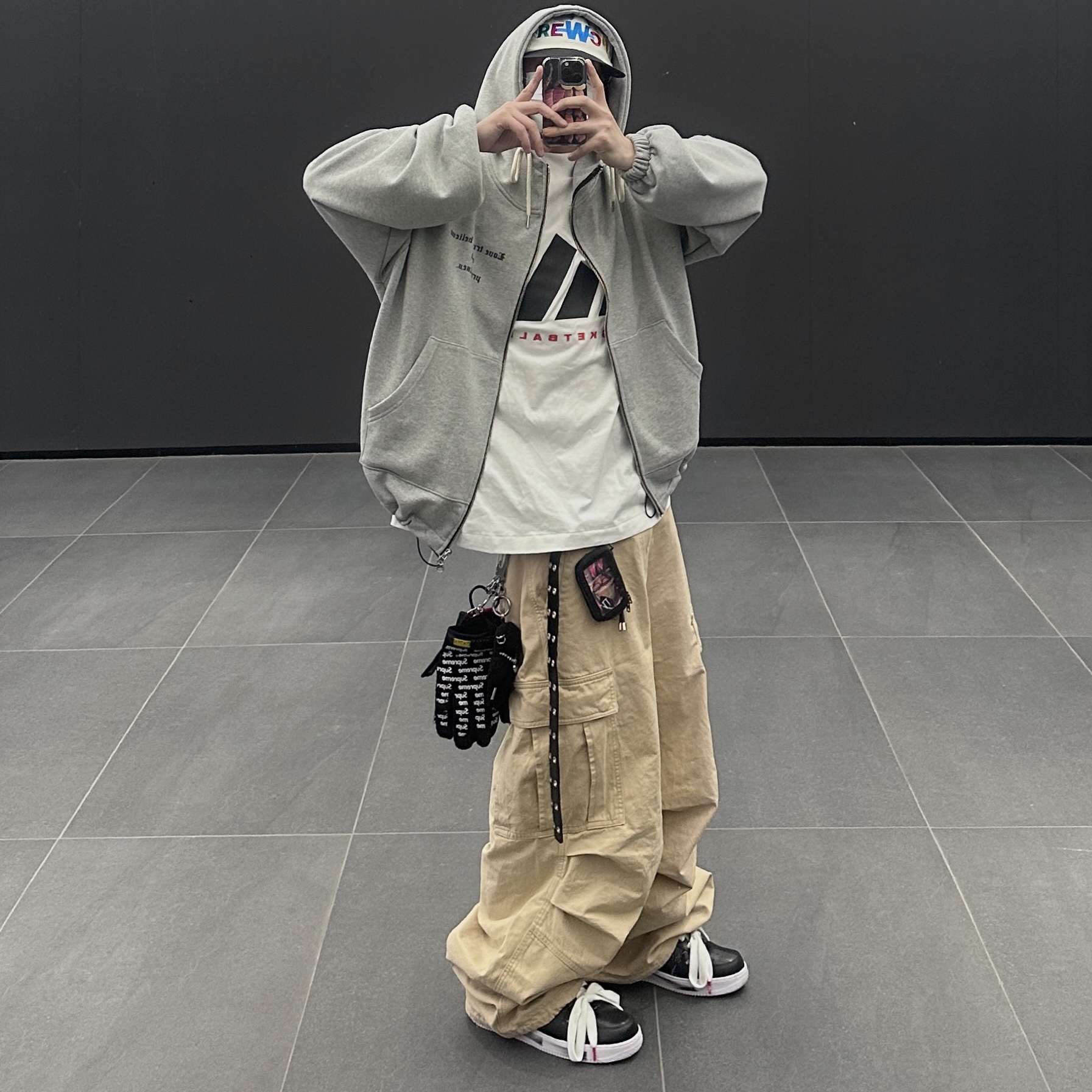 G-DRAGON Power Ball Cap White, Nike x Peaceminusone Air Force 1 Low Para-Noise 3.0 Black and Multicolor 착용 스타일