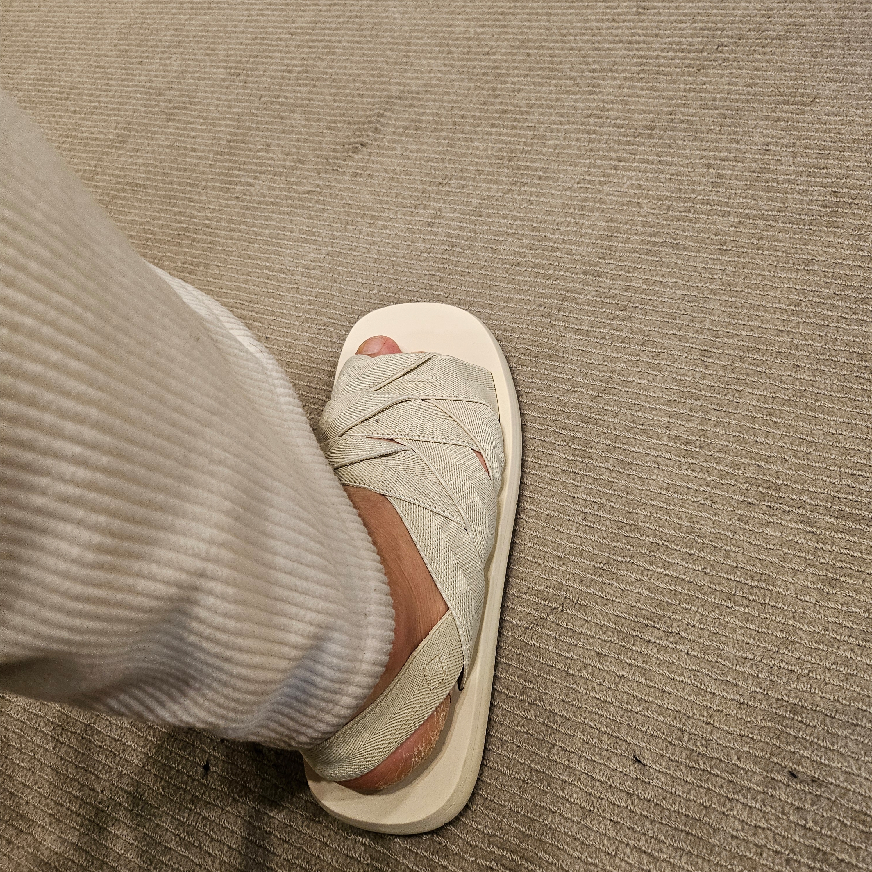 Bottega Veneta Plat Mule Sea Salt, Bottega Veneta Plat Mule Black 착용 스타일 - 3